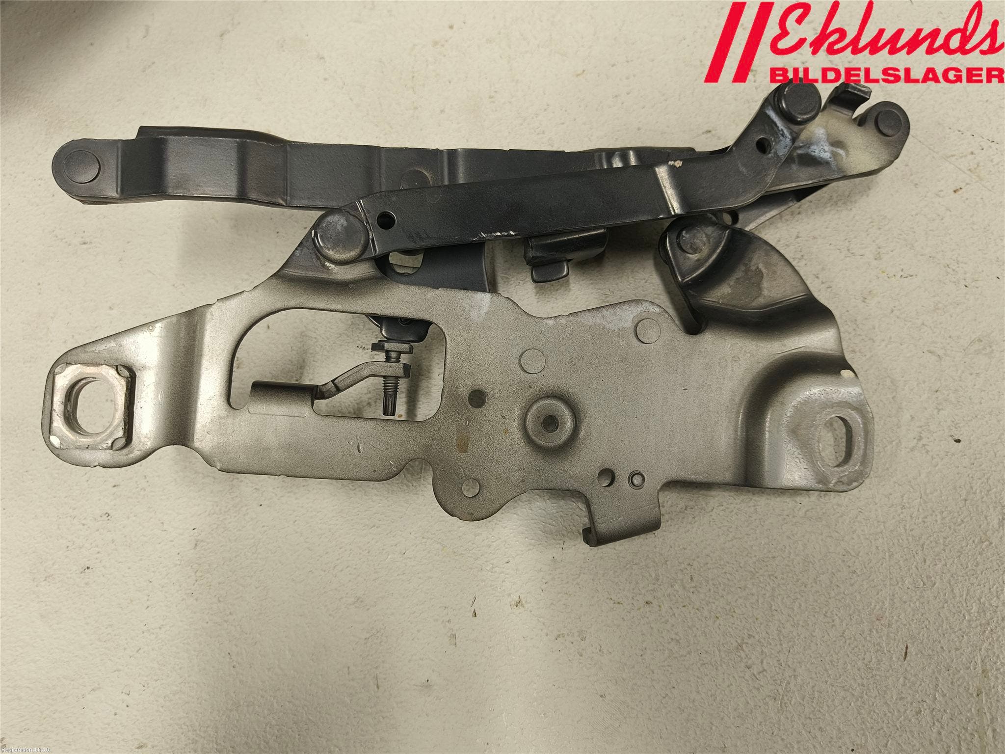 BMW 5 F10/F11/F18 09-17 Huvgångjärn