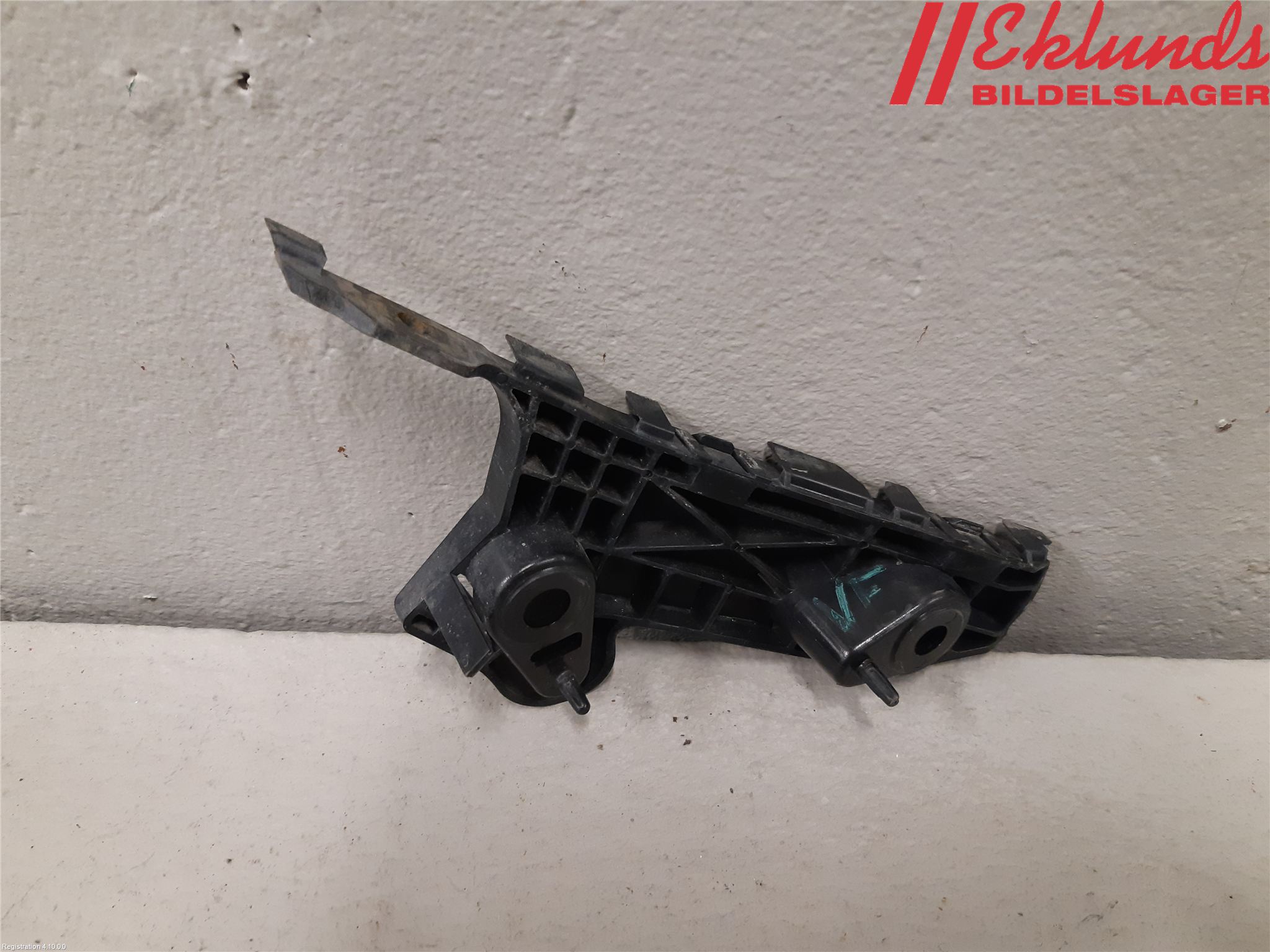 Mazda 2 (DJ) 15-22 Stötfångarfäste Fram Vä