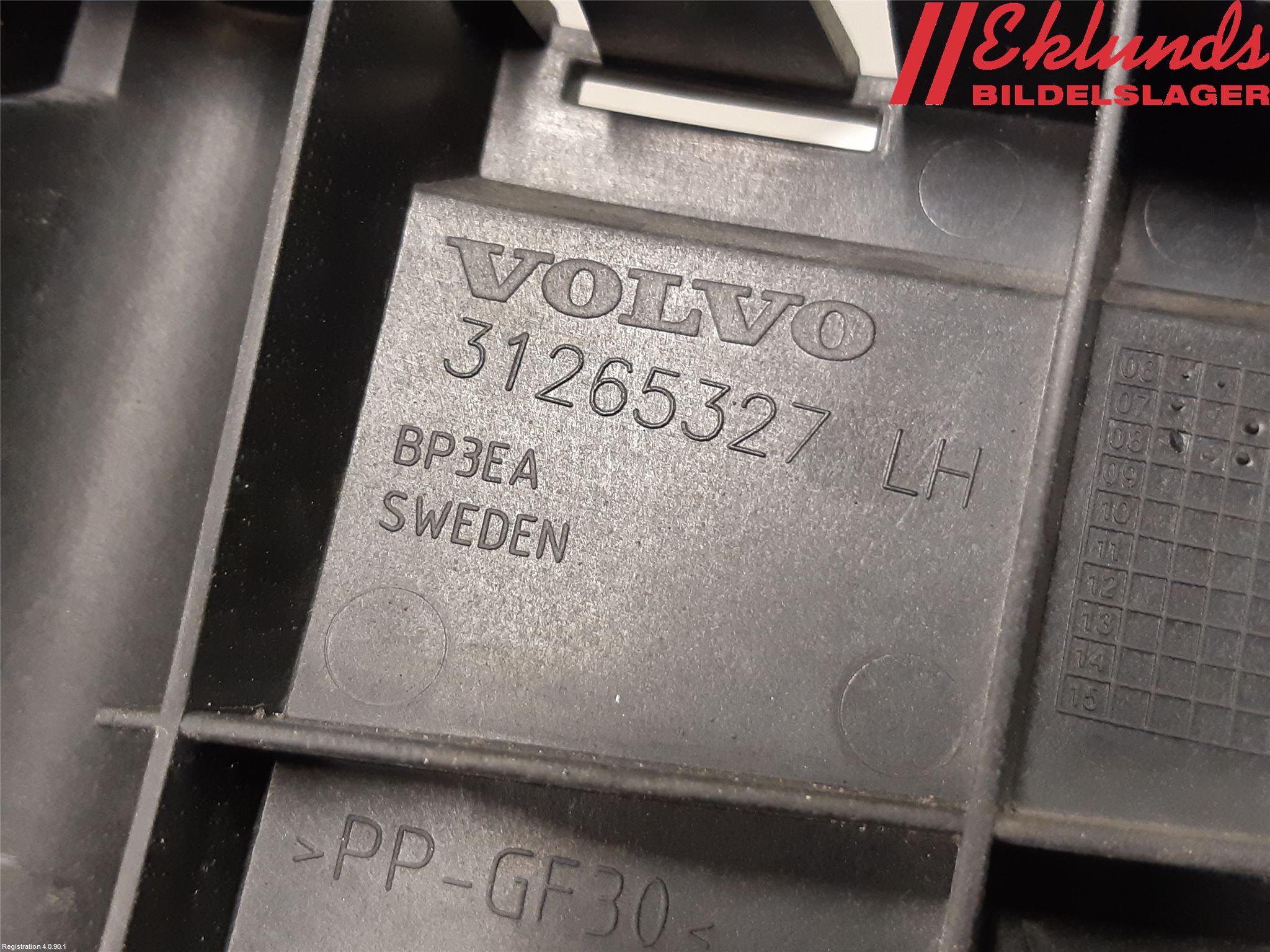 Volvo V70 08-13 Stötfångarfäste Bak Vä