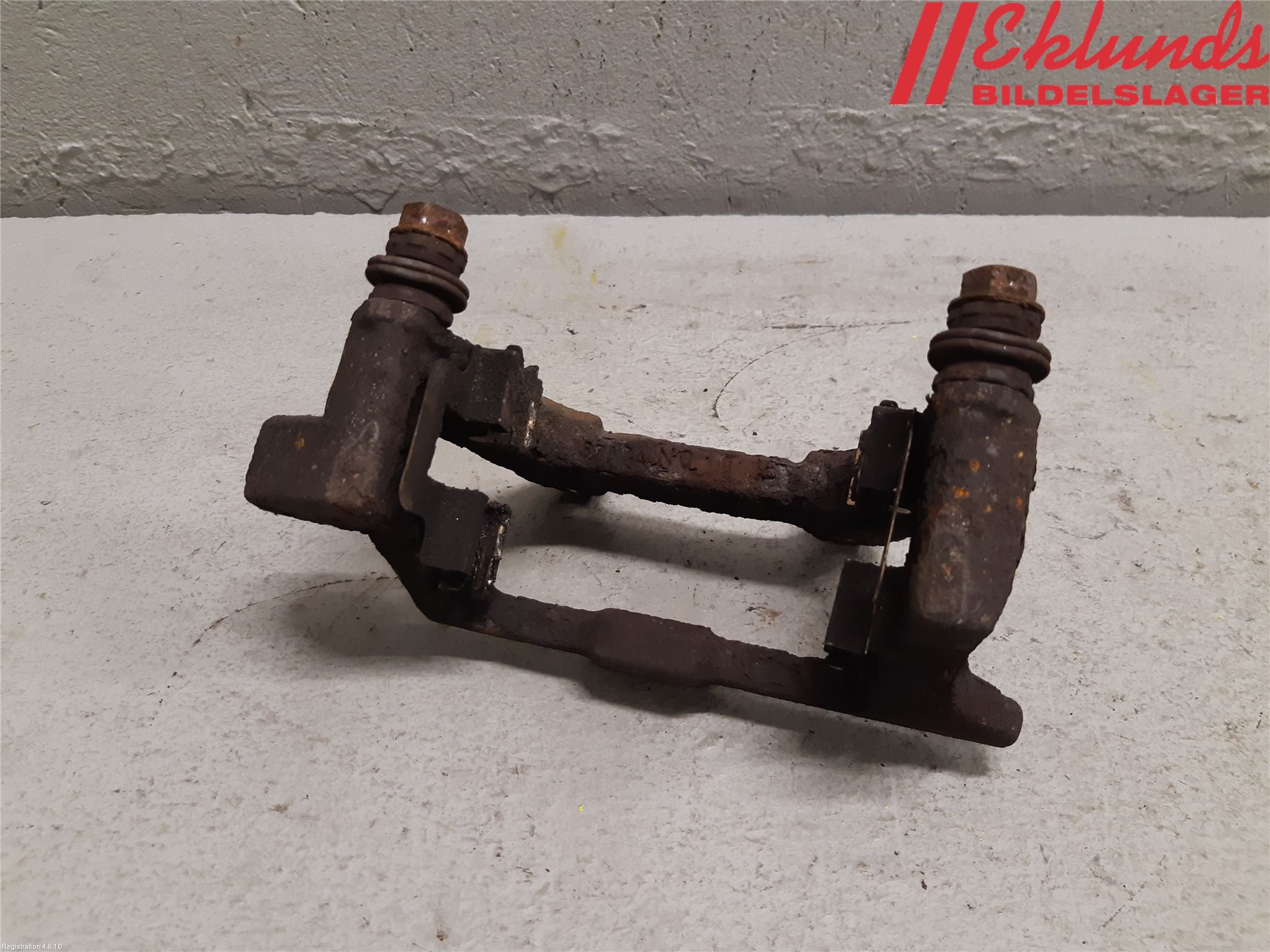 Audi A6/S6     05-11 Bromsokshållare