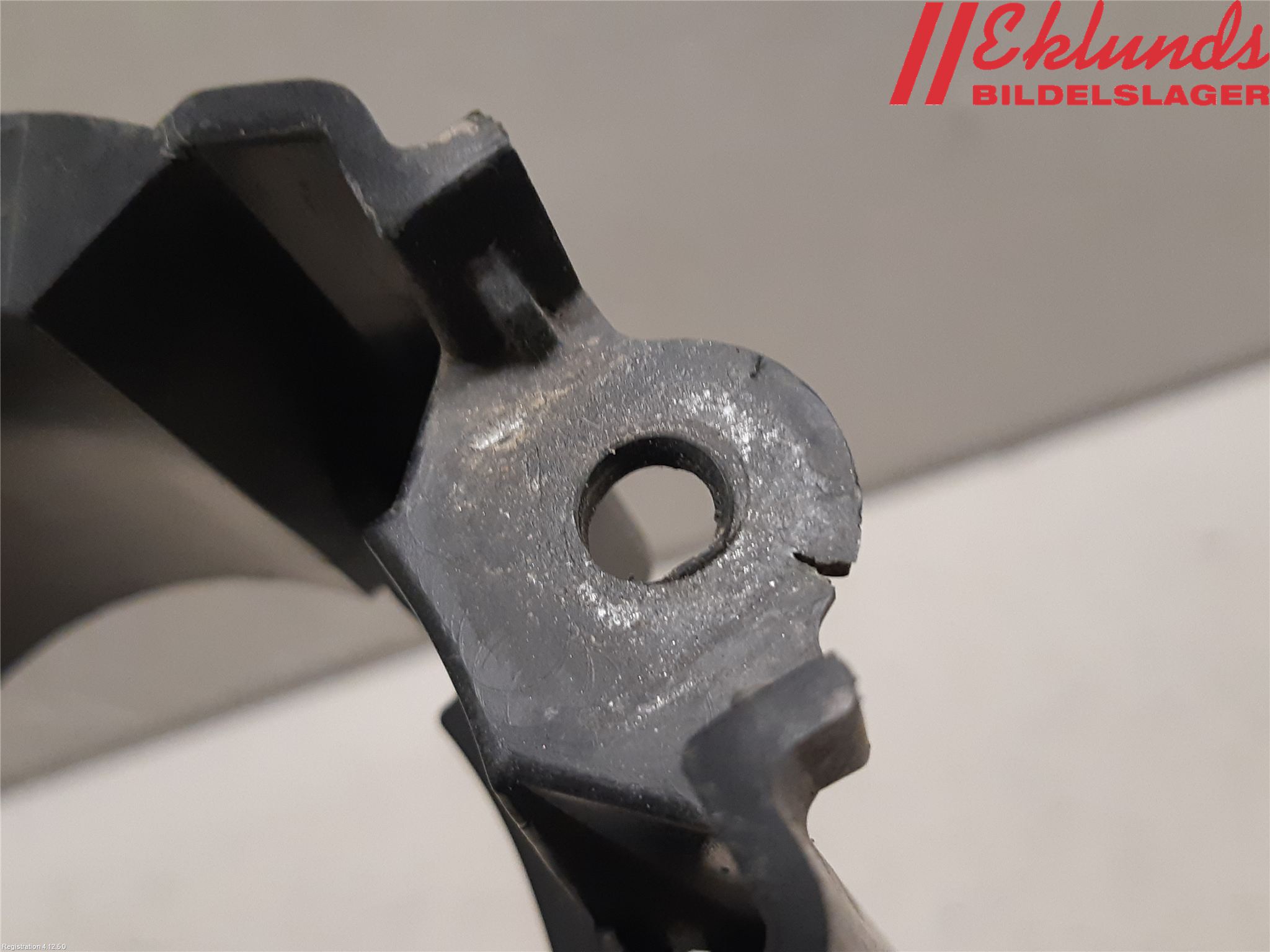 Toyota AVENSIS 09-15 Dimljussarg Fram