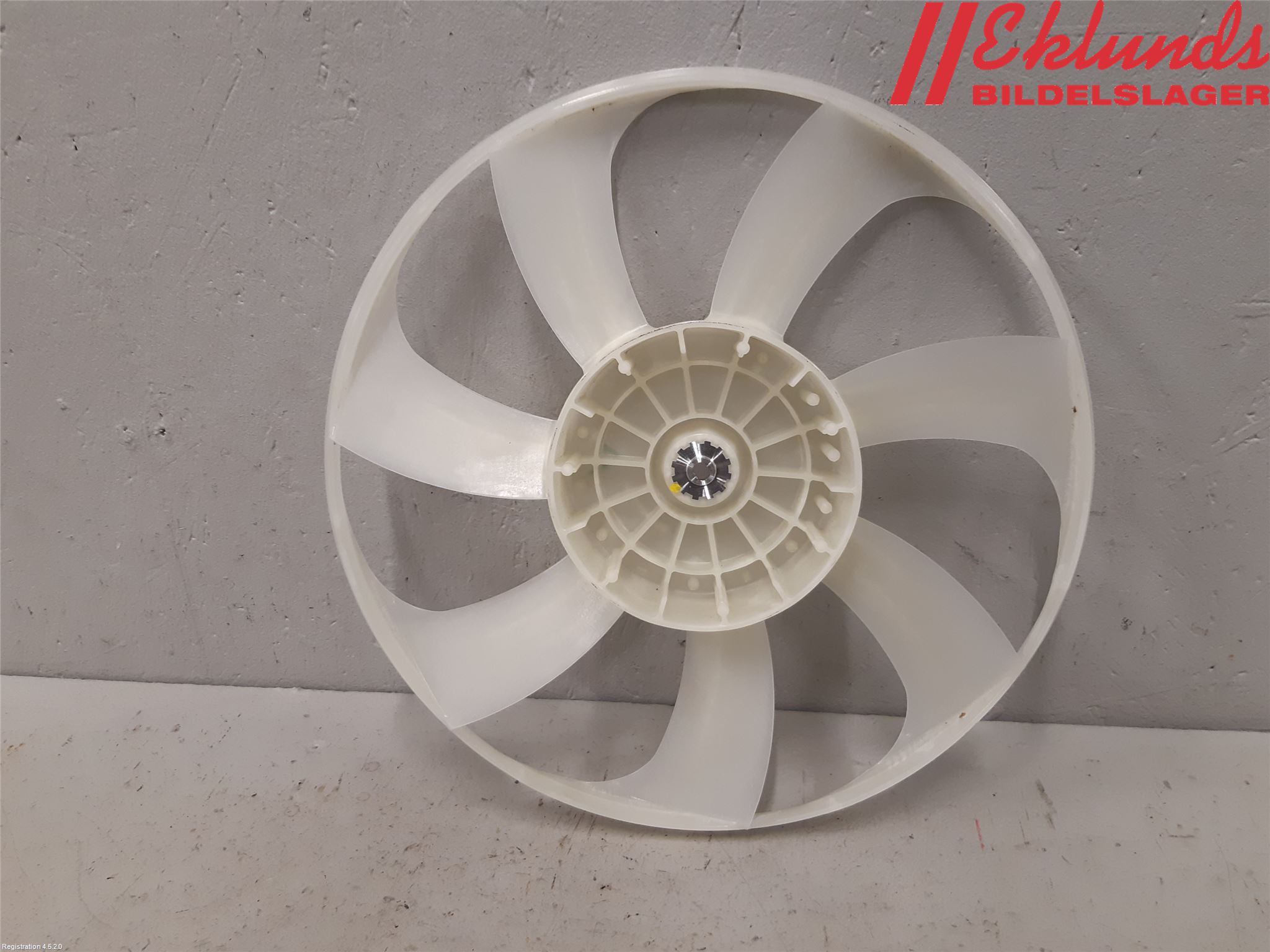 Toyota COROLLA 19- Kylfläkt-Vinge