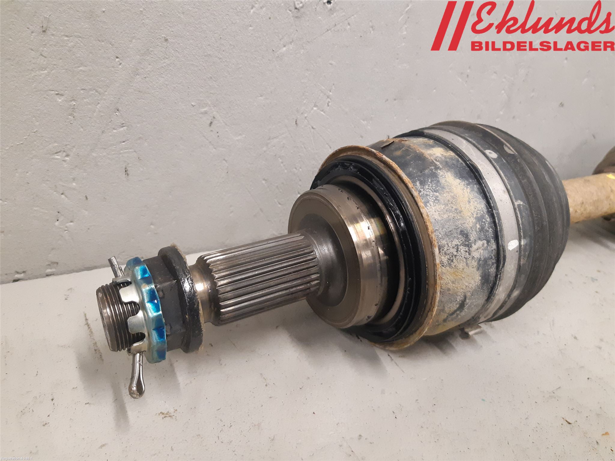 Toyota HILUX 16- Drivaxel Fram Höger