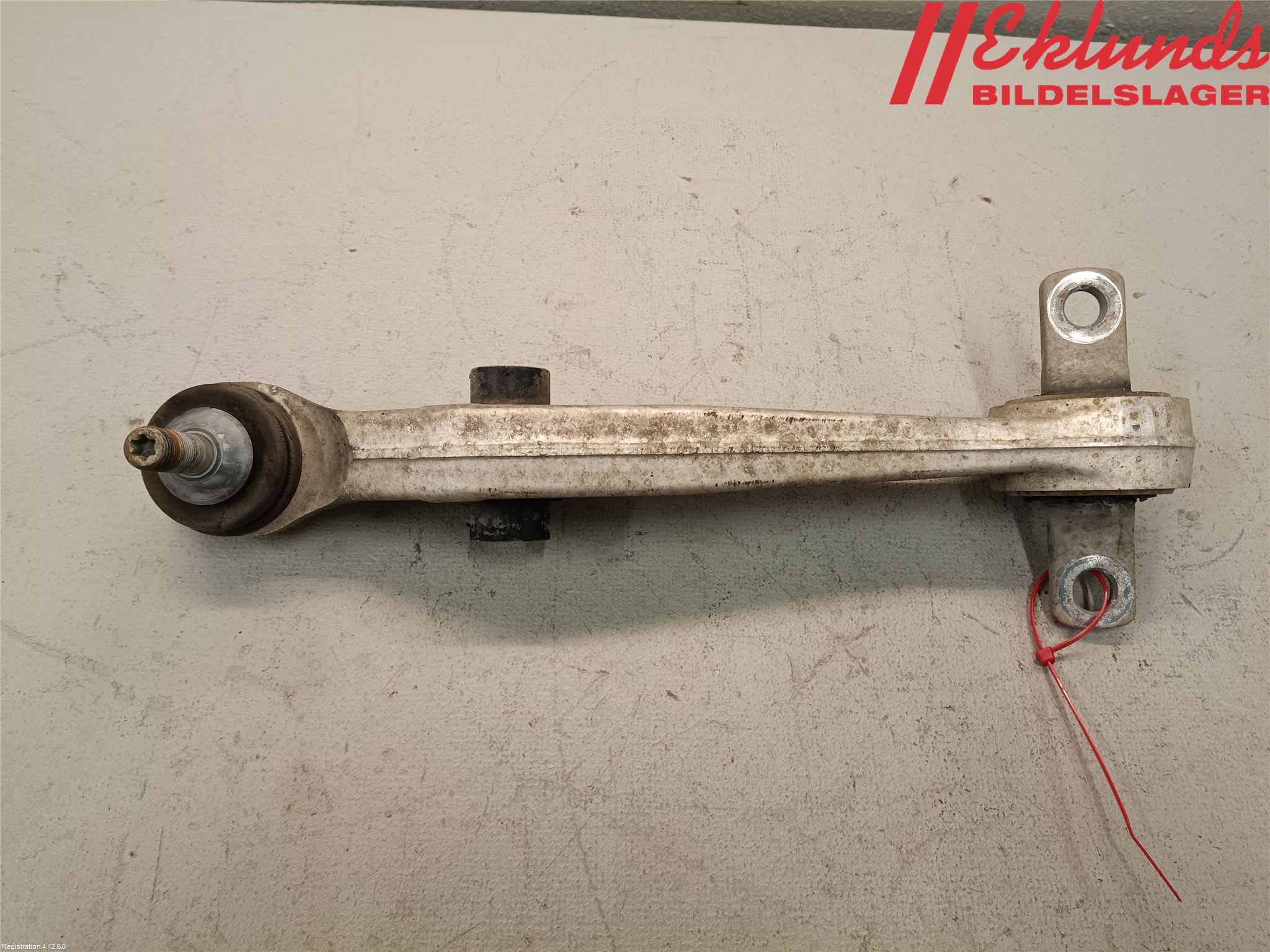 Tesla MODEL 3 17- Bärarm Fram Undre Vä