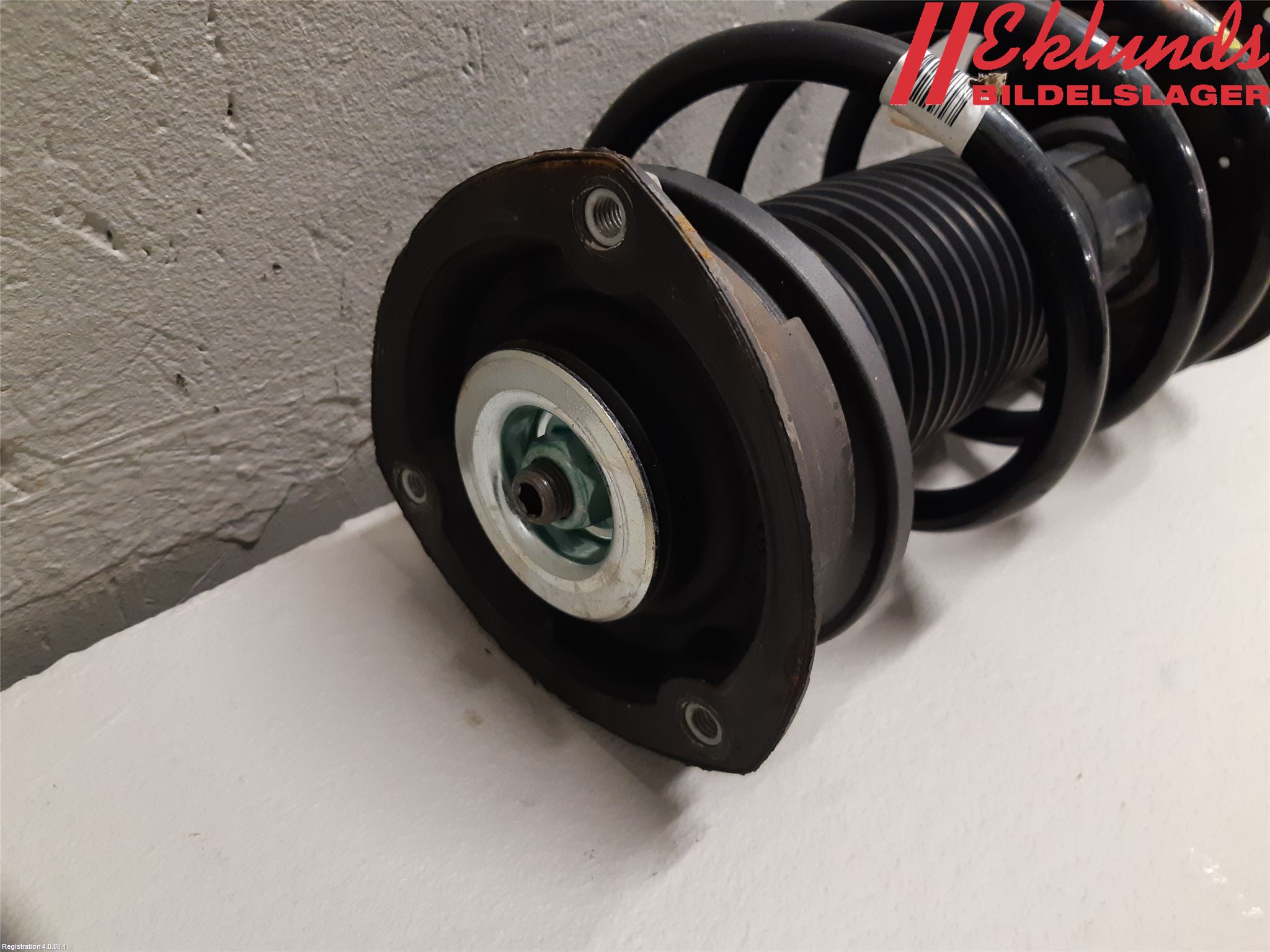 Skoda KAROQ 18- Fjäderben Fram Höger