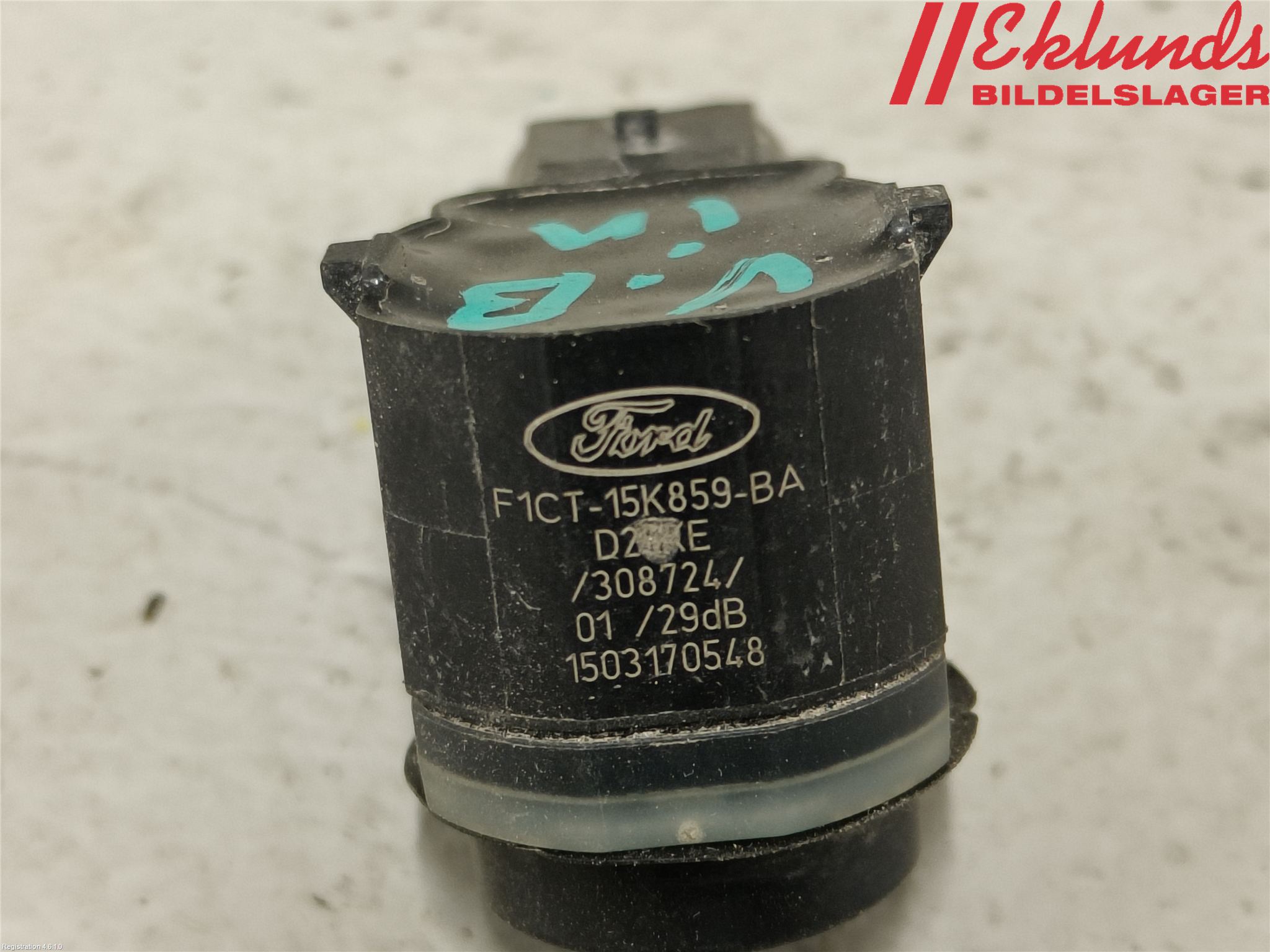 Ford KUGA 17-19 Parkeringshjälp Backsensor