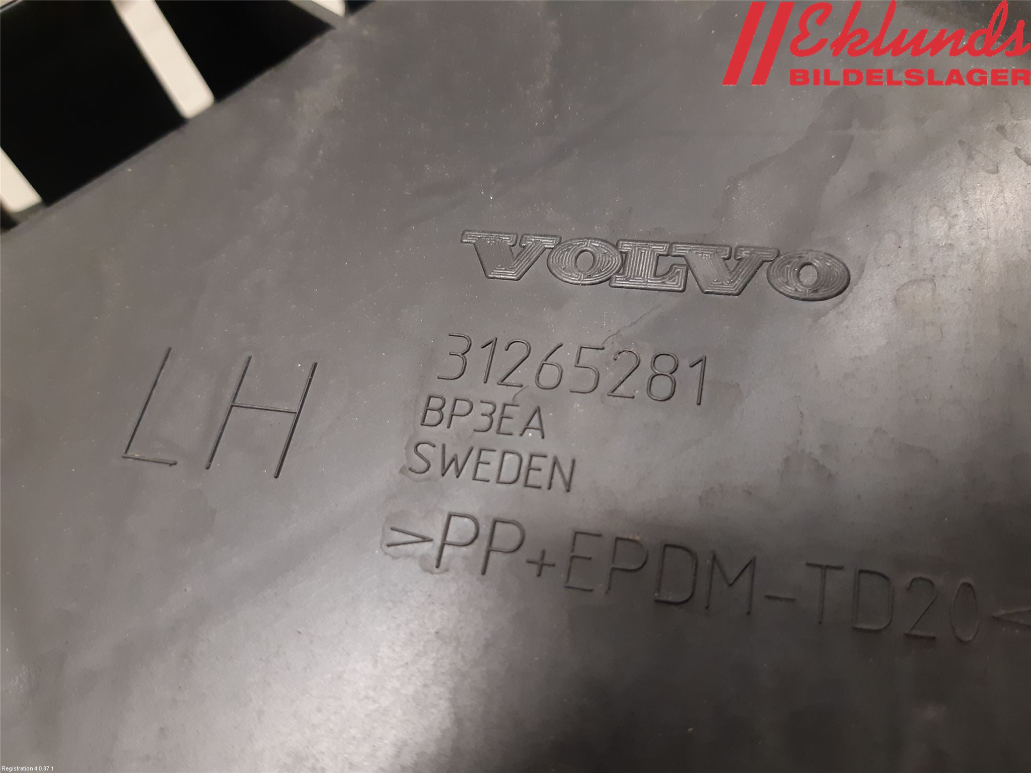 Volvo V60 11-13 Stötfångarfäste Bak Vä