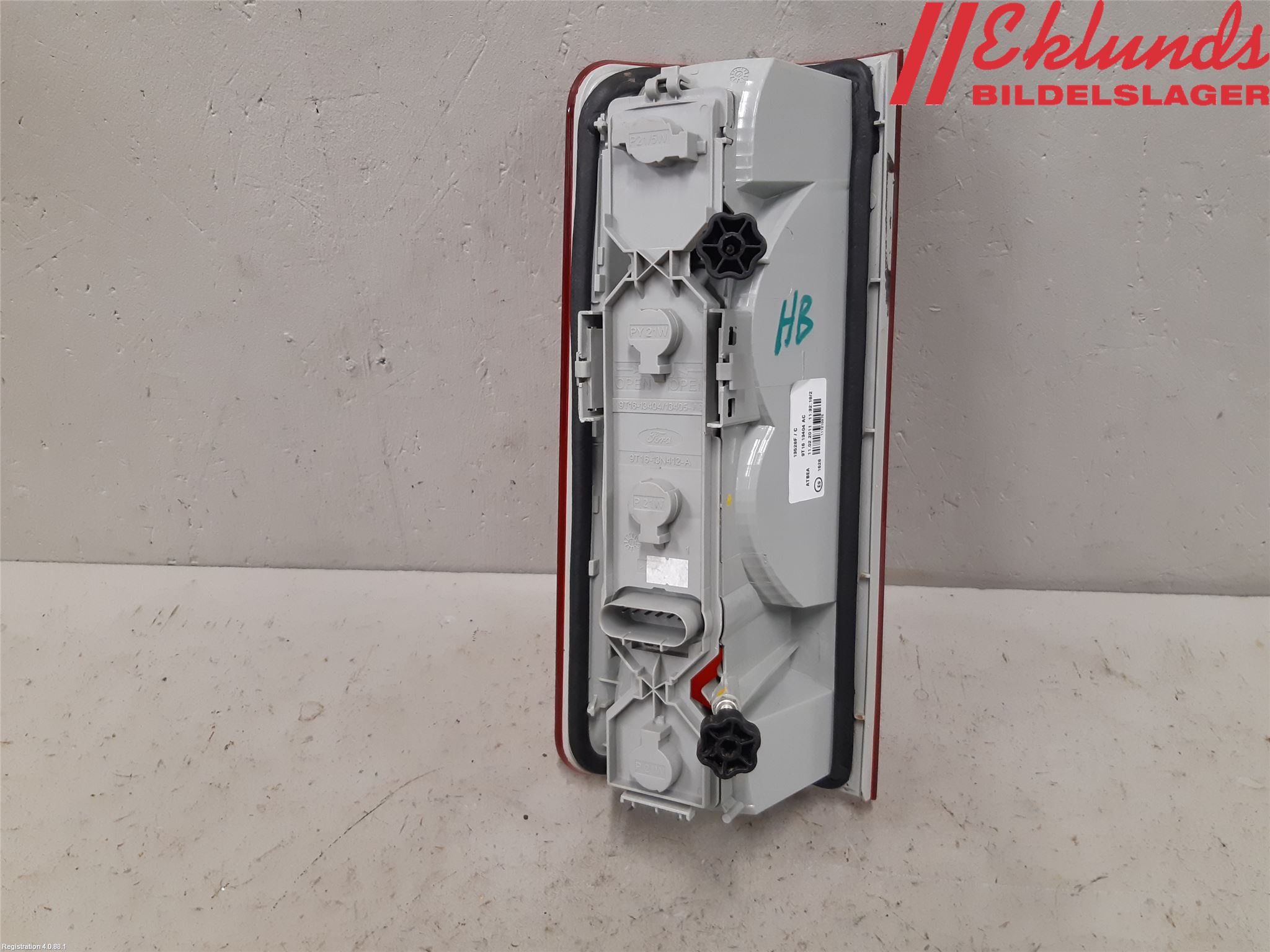 Ford TRANSIT CONNECT 09-13 Bakljus Höger