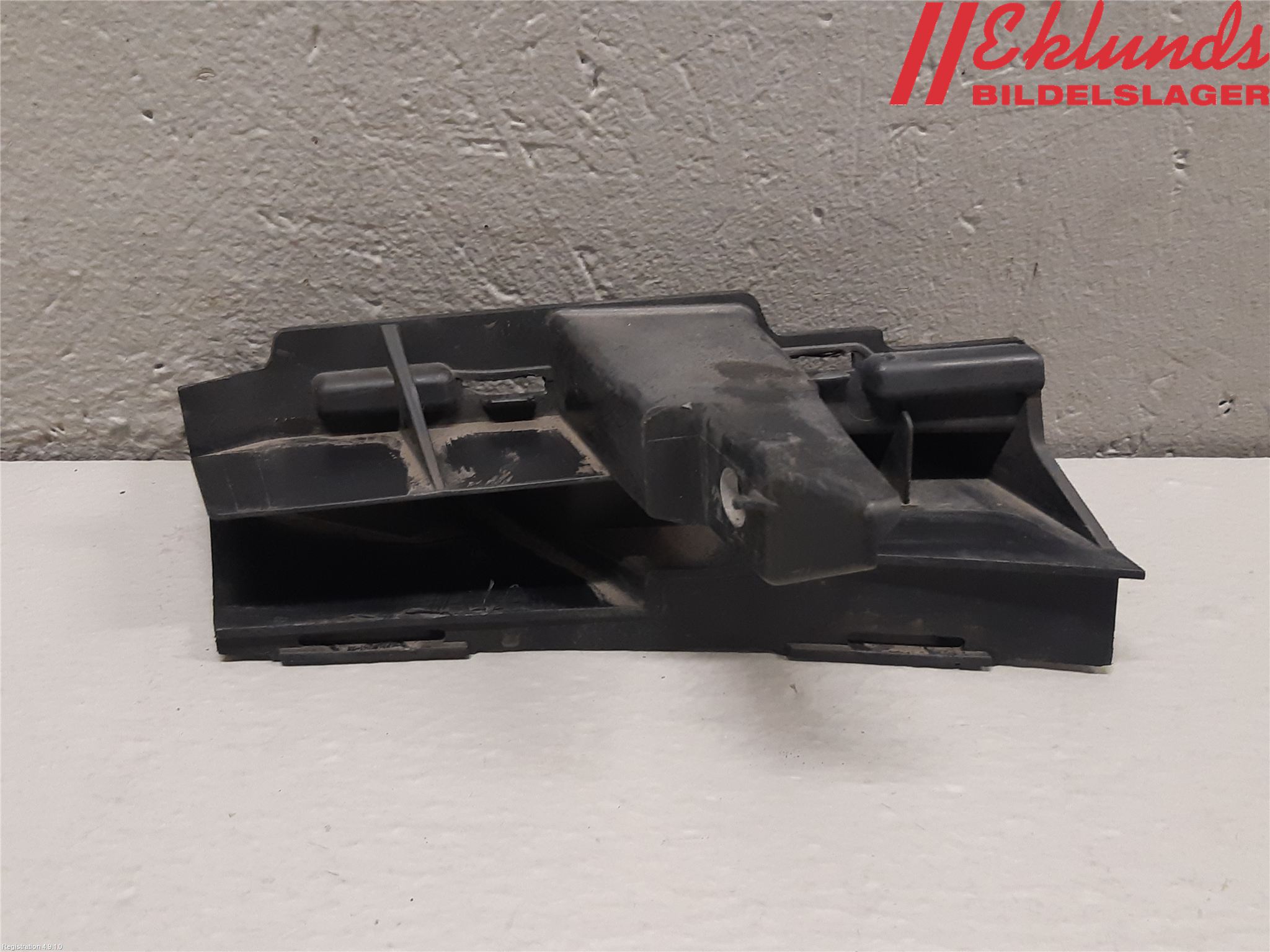 Mercedes-Benz MB E-KLASS (W212) 09-16 Stötfångarfäste Fram Hö