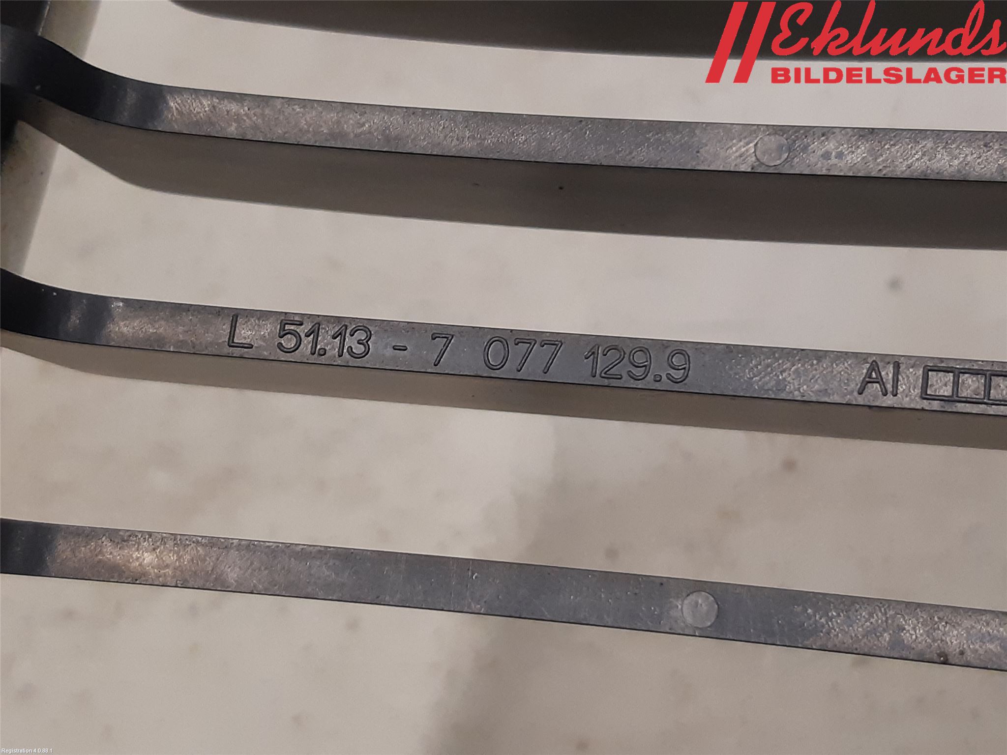 BMW 1 E87/81 5D/3D 03-11 Grilldel Vänster