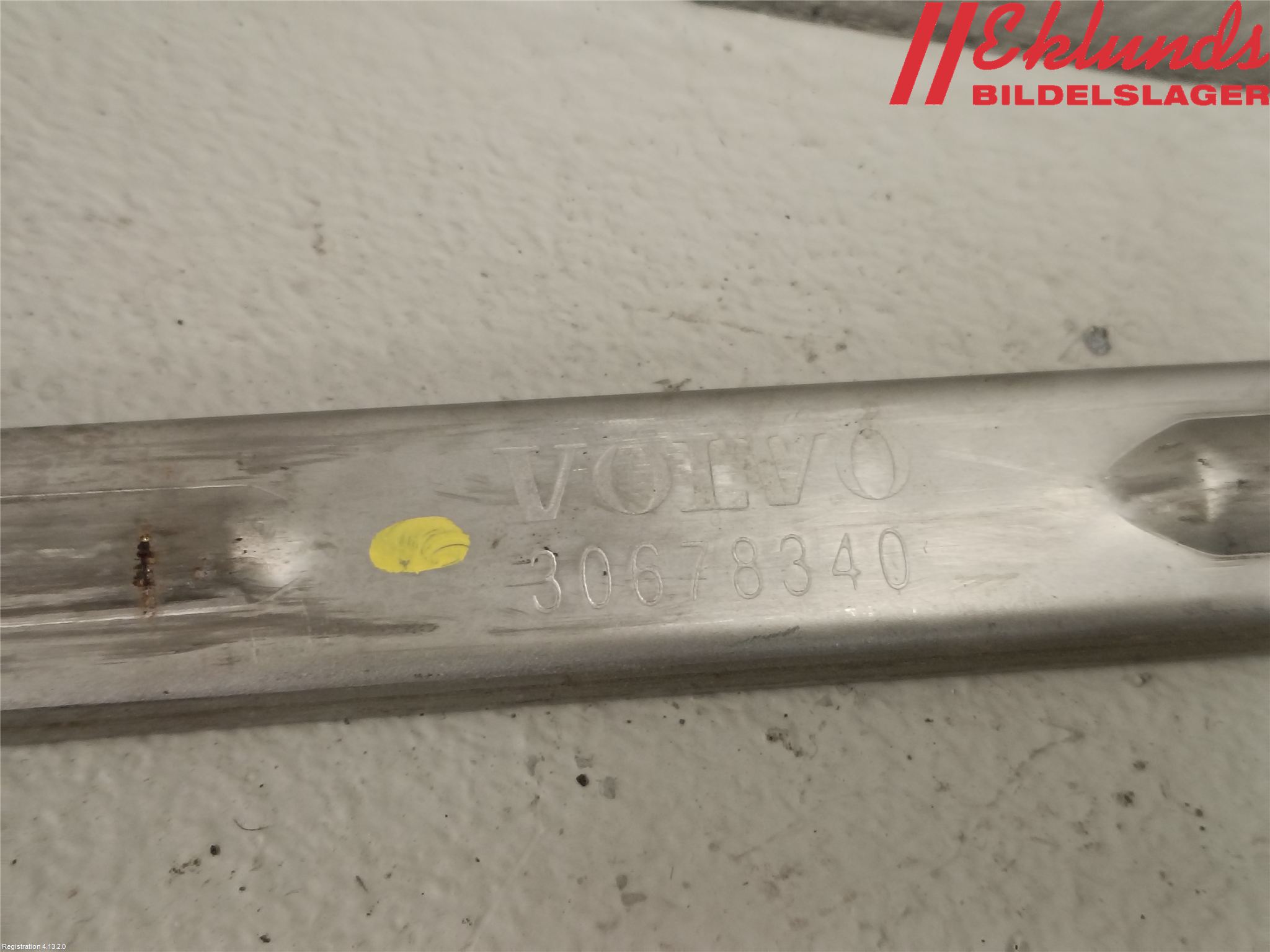 Volvo V70 08-13 Strålkast Fästsarg