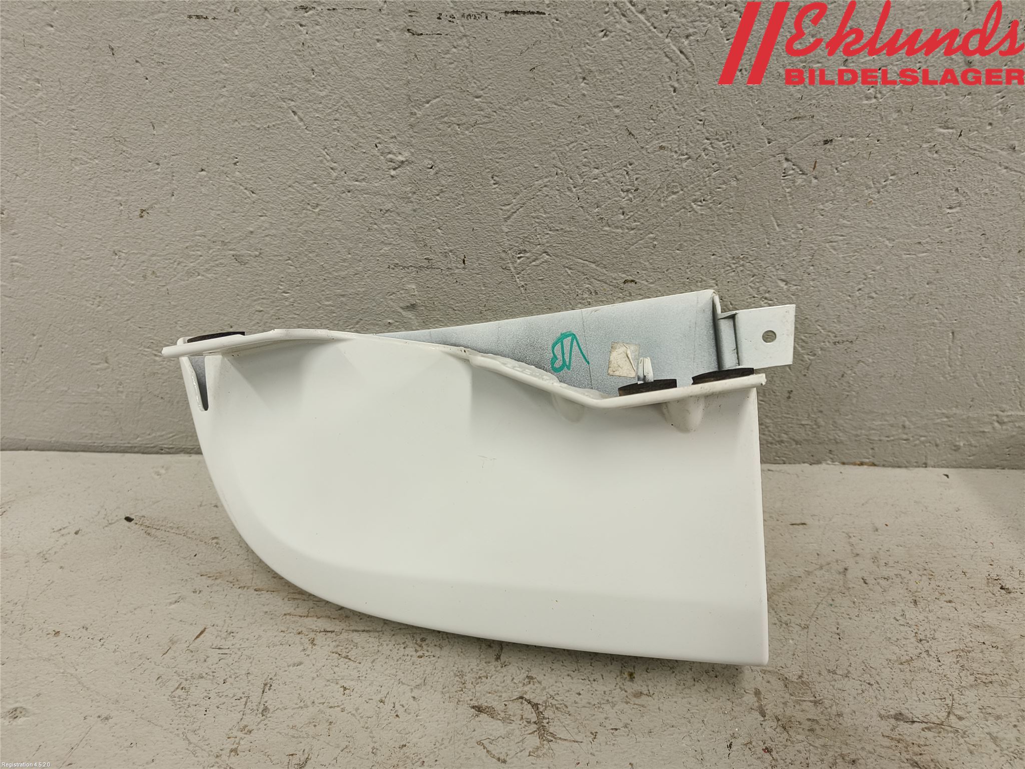 Renault TRAFIC/E-TECH 15- Bakljussarg