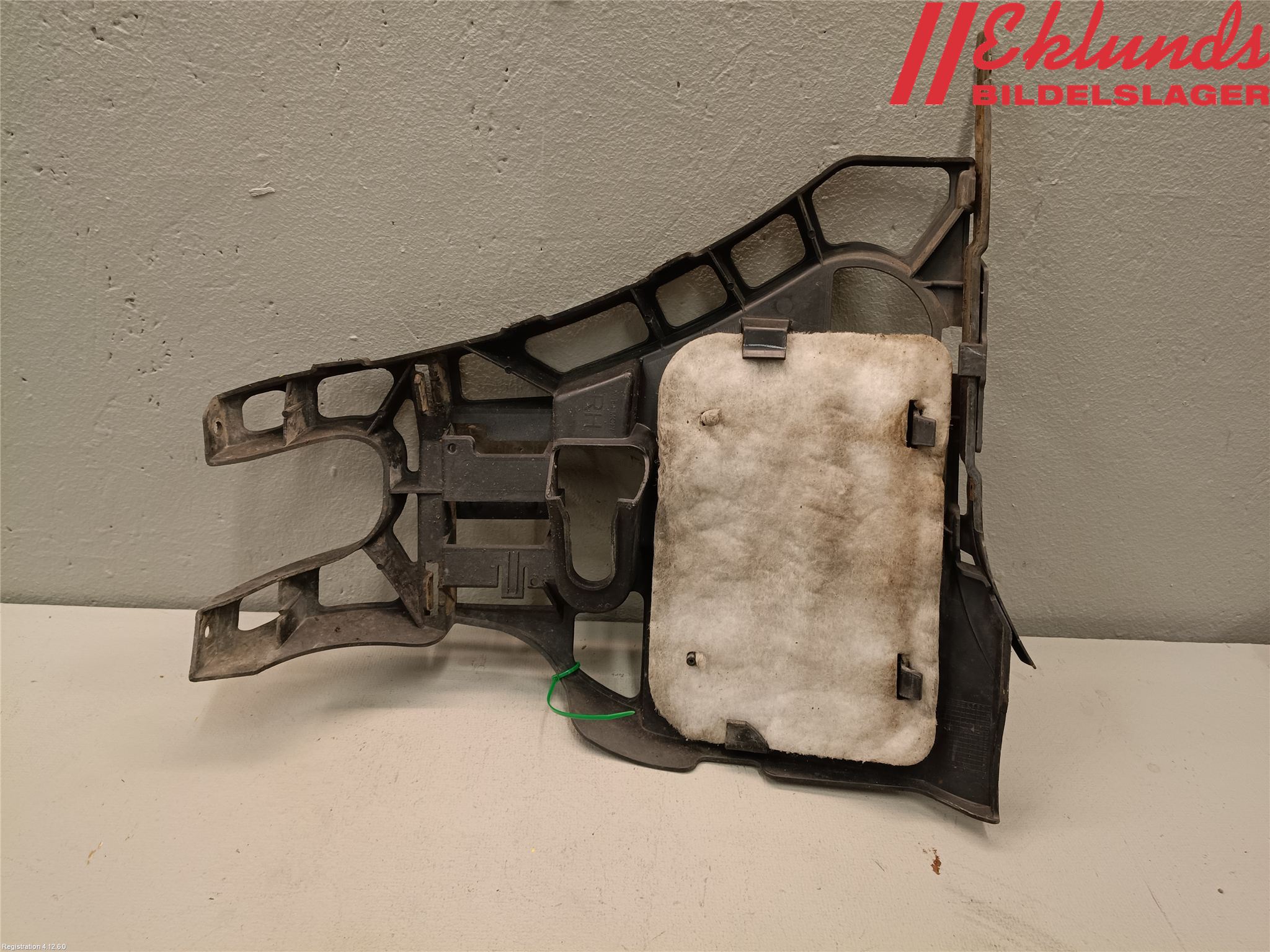 Mercedes-Benz MB ML (W164) 05-11 Stötfångarfäste Bak Hö