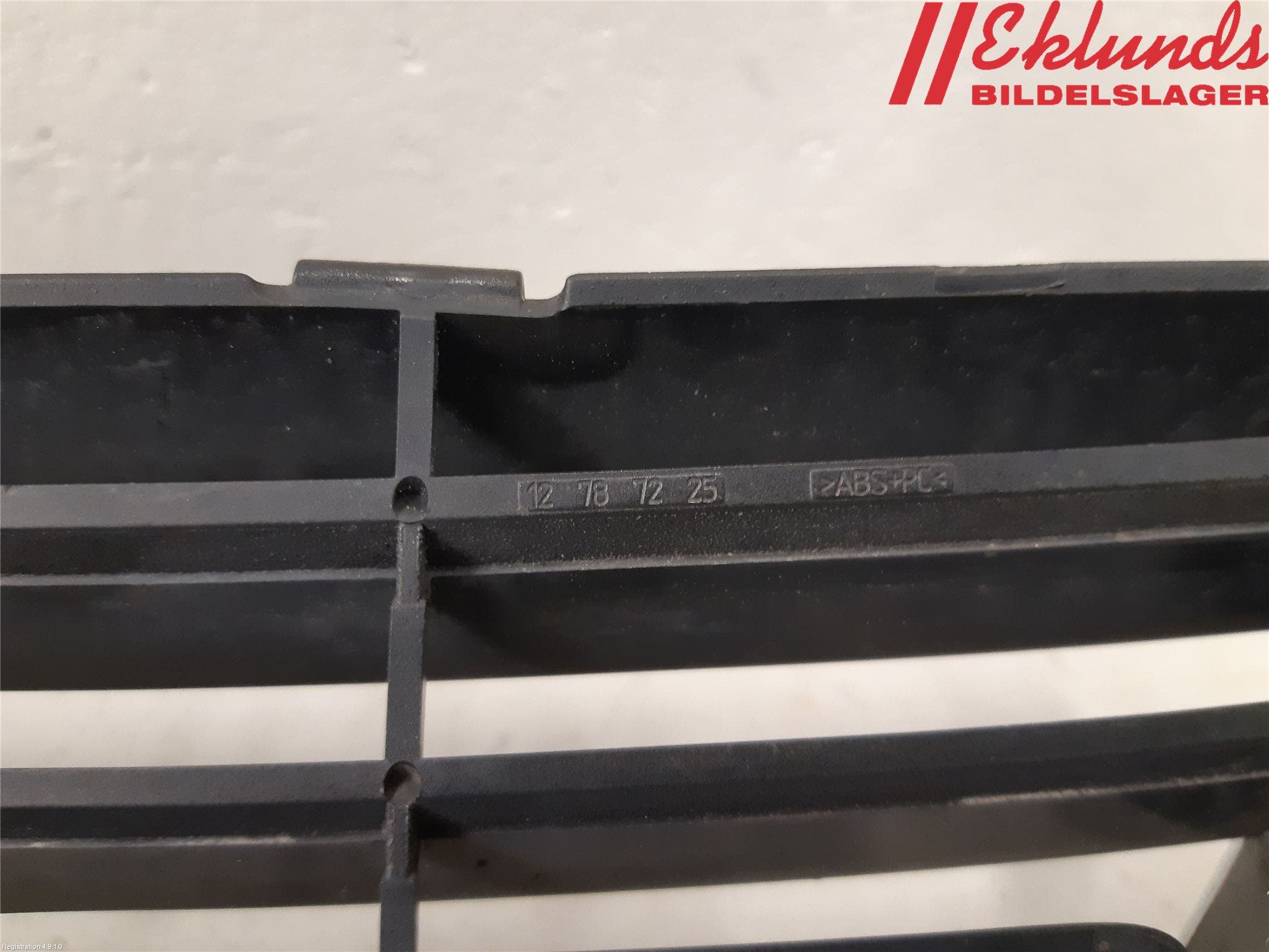 Saab 9-3 VER 2 Grilldel Mitt