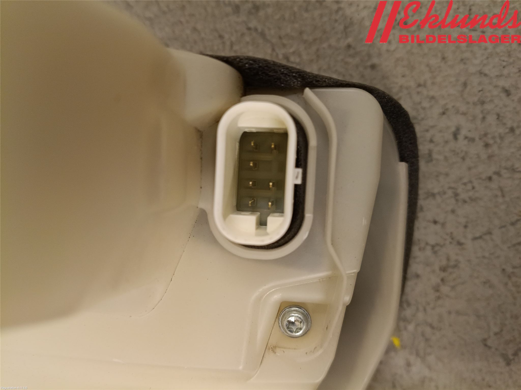 Tesla MODEL Y 21- Låskista-Dörrlås