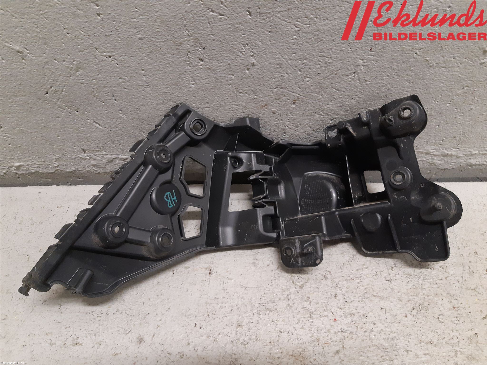 Renault CLIO IV 16-19 Stötfångarfäste Bak Hö