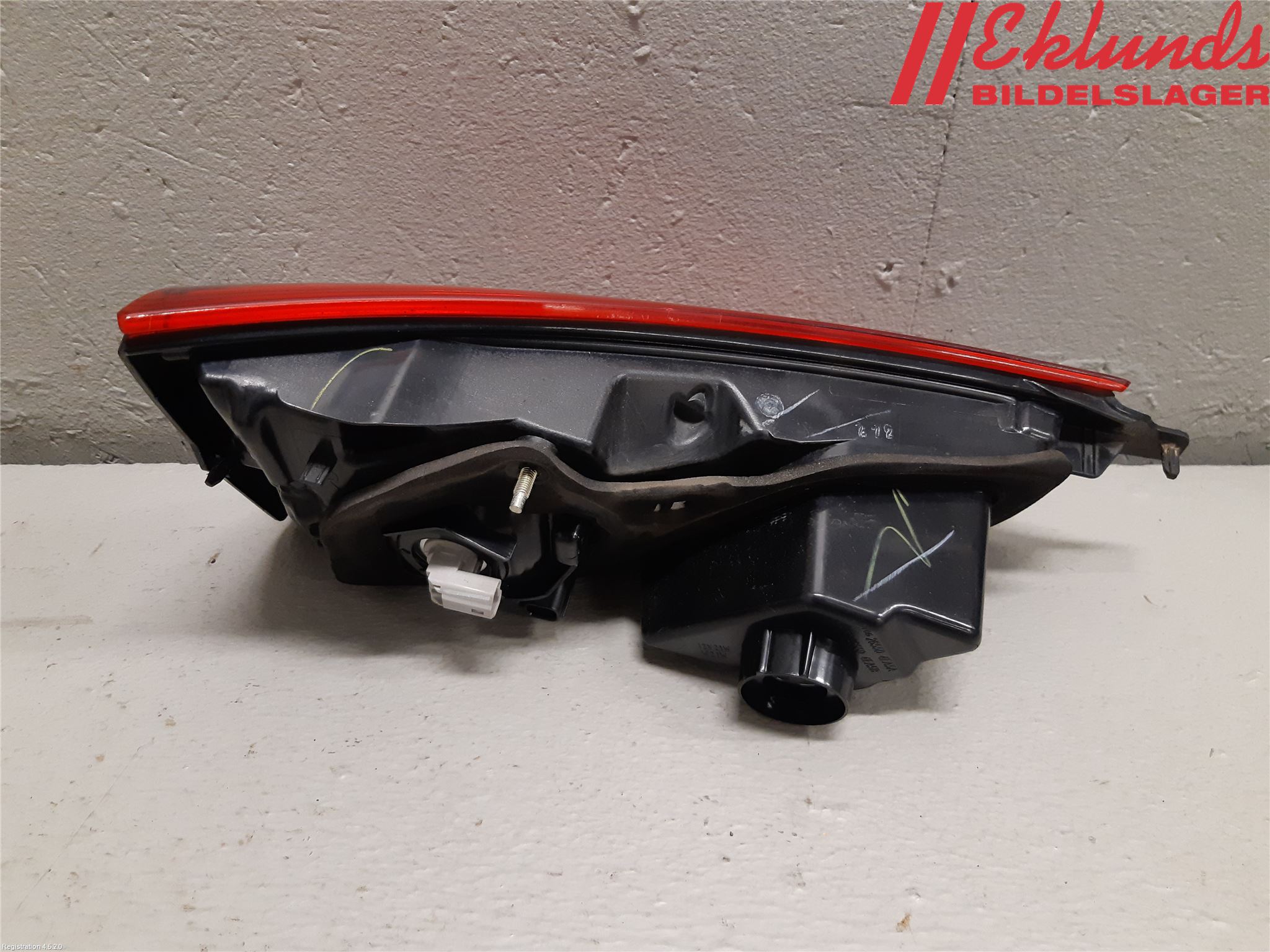 Nissan QASHQAI 14-17 Bakljus Lucka Hö