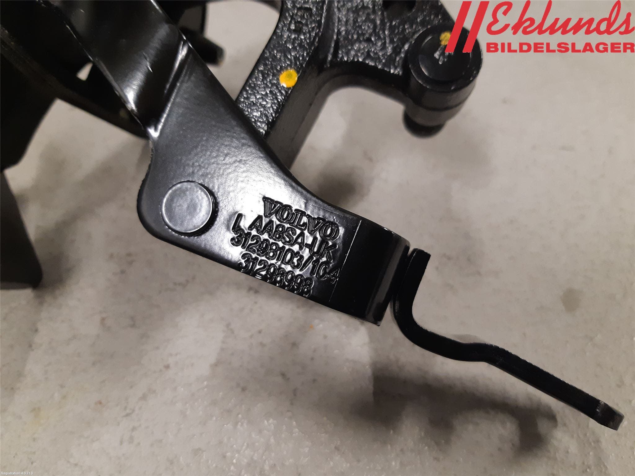 Volvo XC70 14-16 Bakluckegångjärn Hö