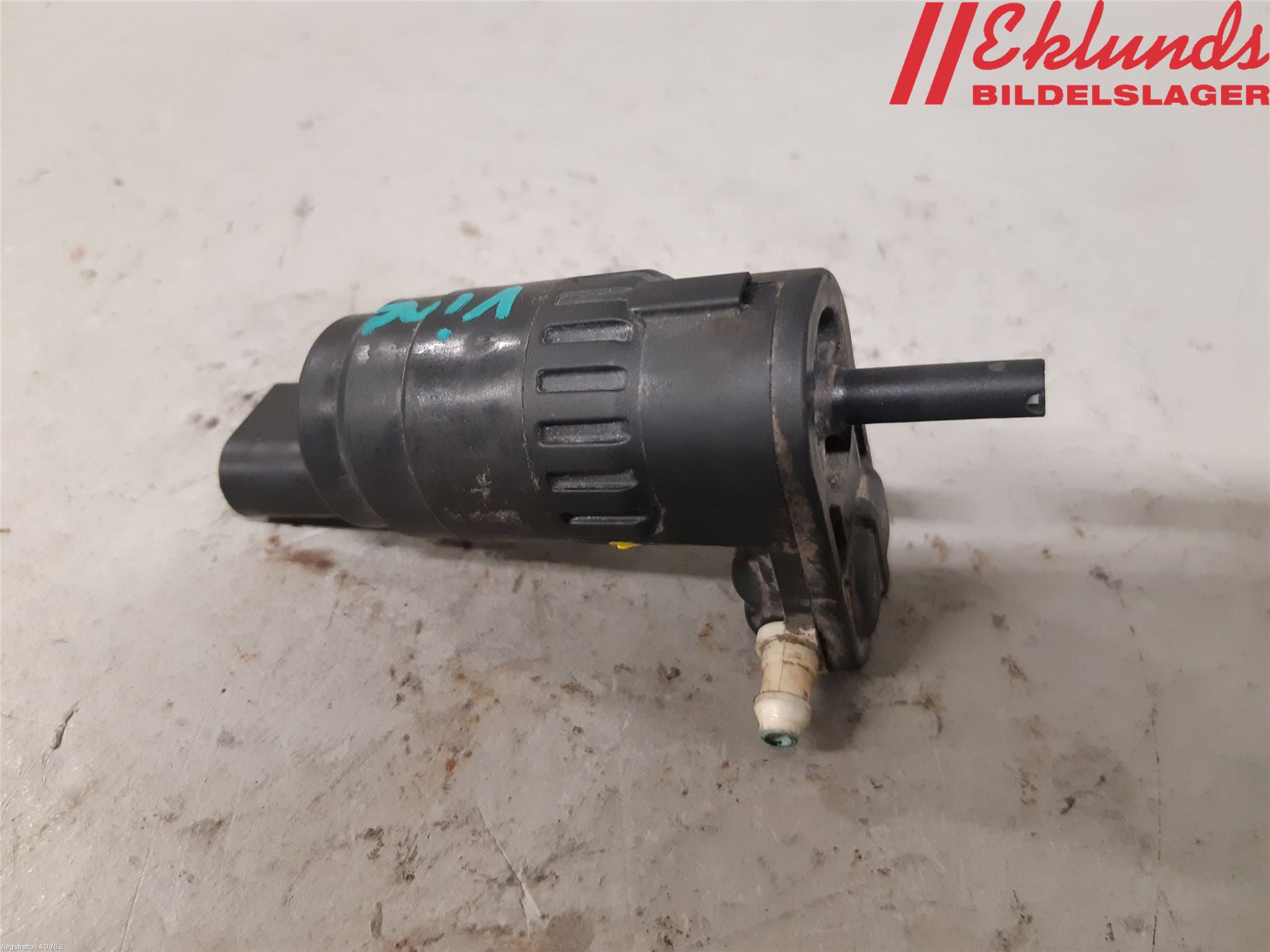 Volkswagen VW CADDY      04-10 Spolarpump Vindruta