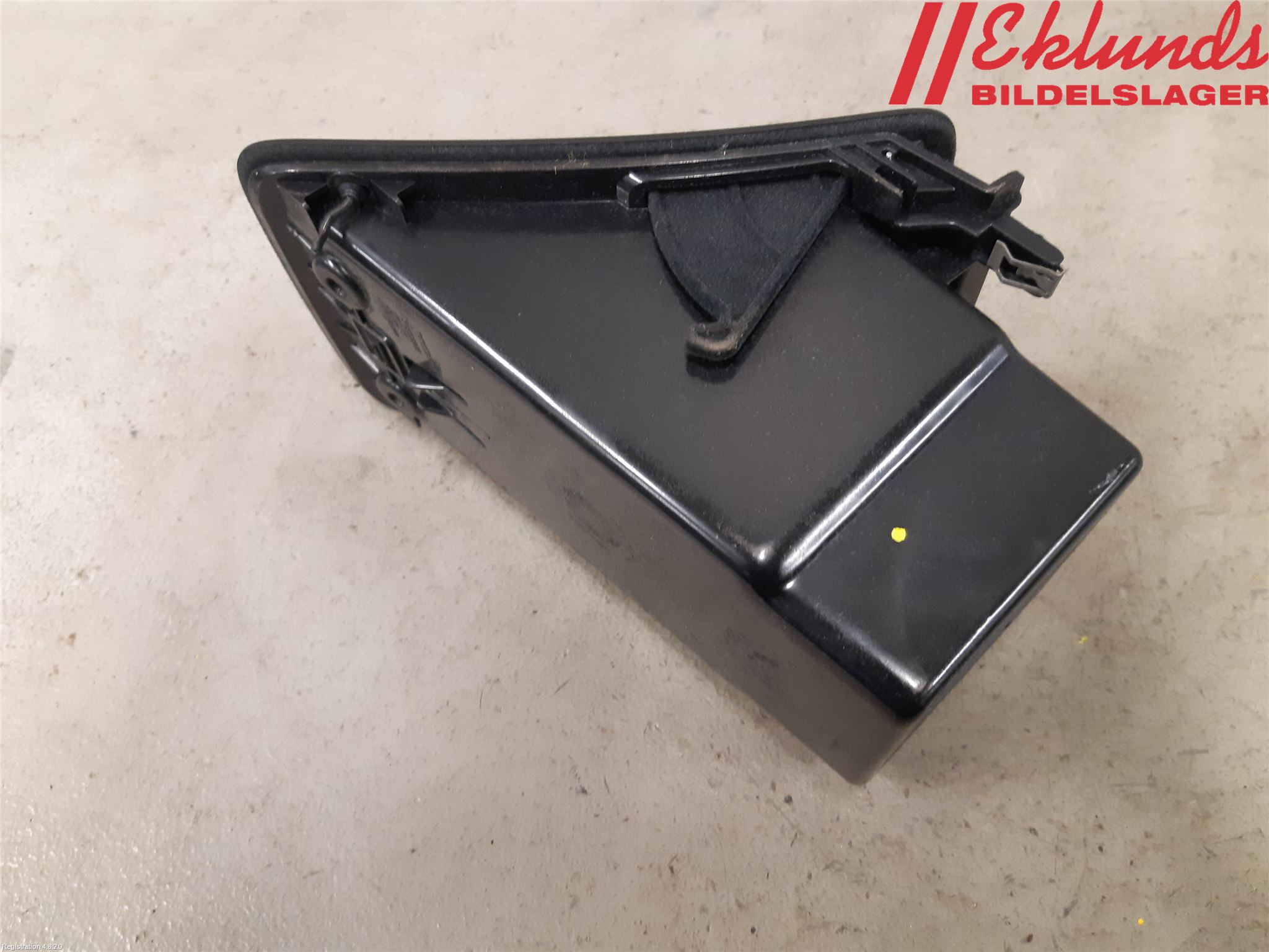 Volvo XC90/RECHARGE 16- Instrumentbräda Förvaringsfack