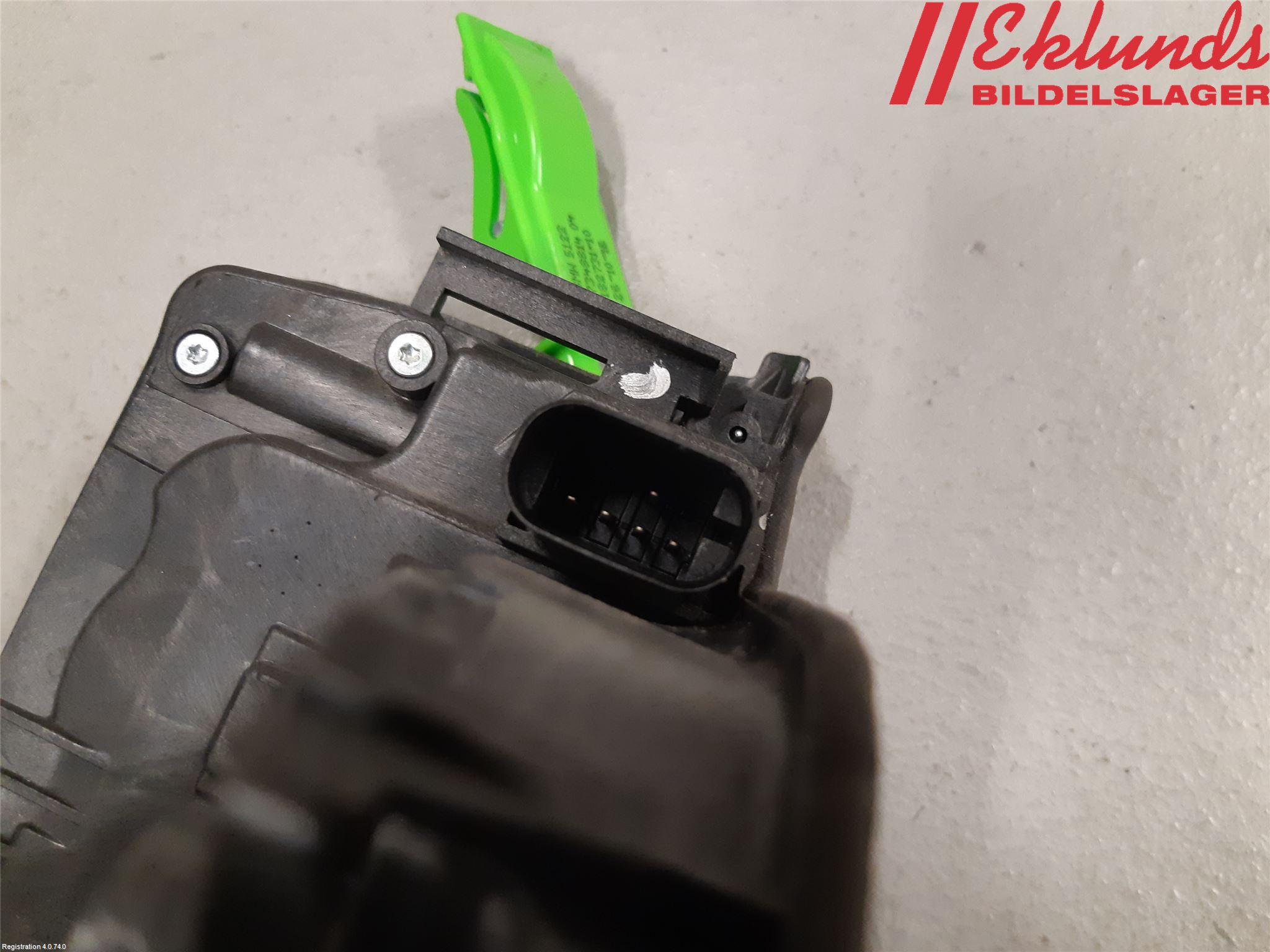 BMW 2 F45 Active Tourer 14-21 Låskista-Dörrlås