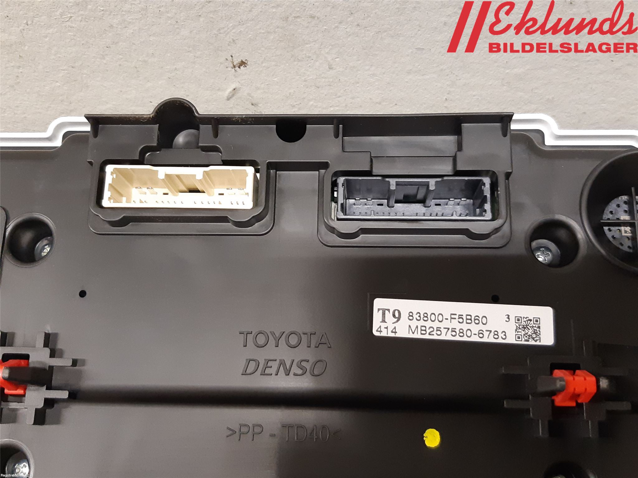 Toyota YARIS CROSS XP21 21- Instrument Komb