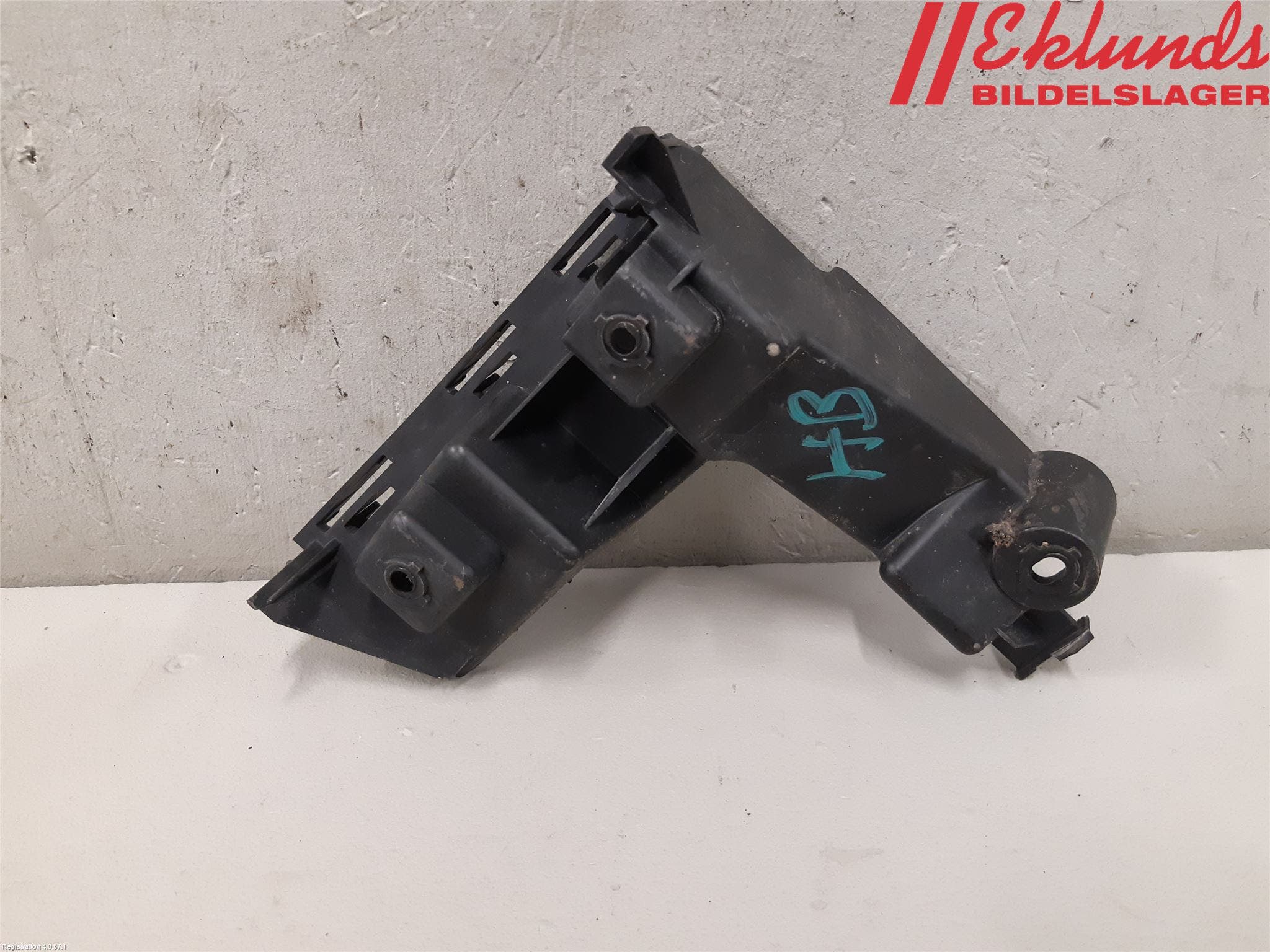 Volvo V70 08-13 Stötfångarfäste Bak Hö