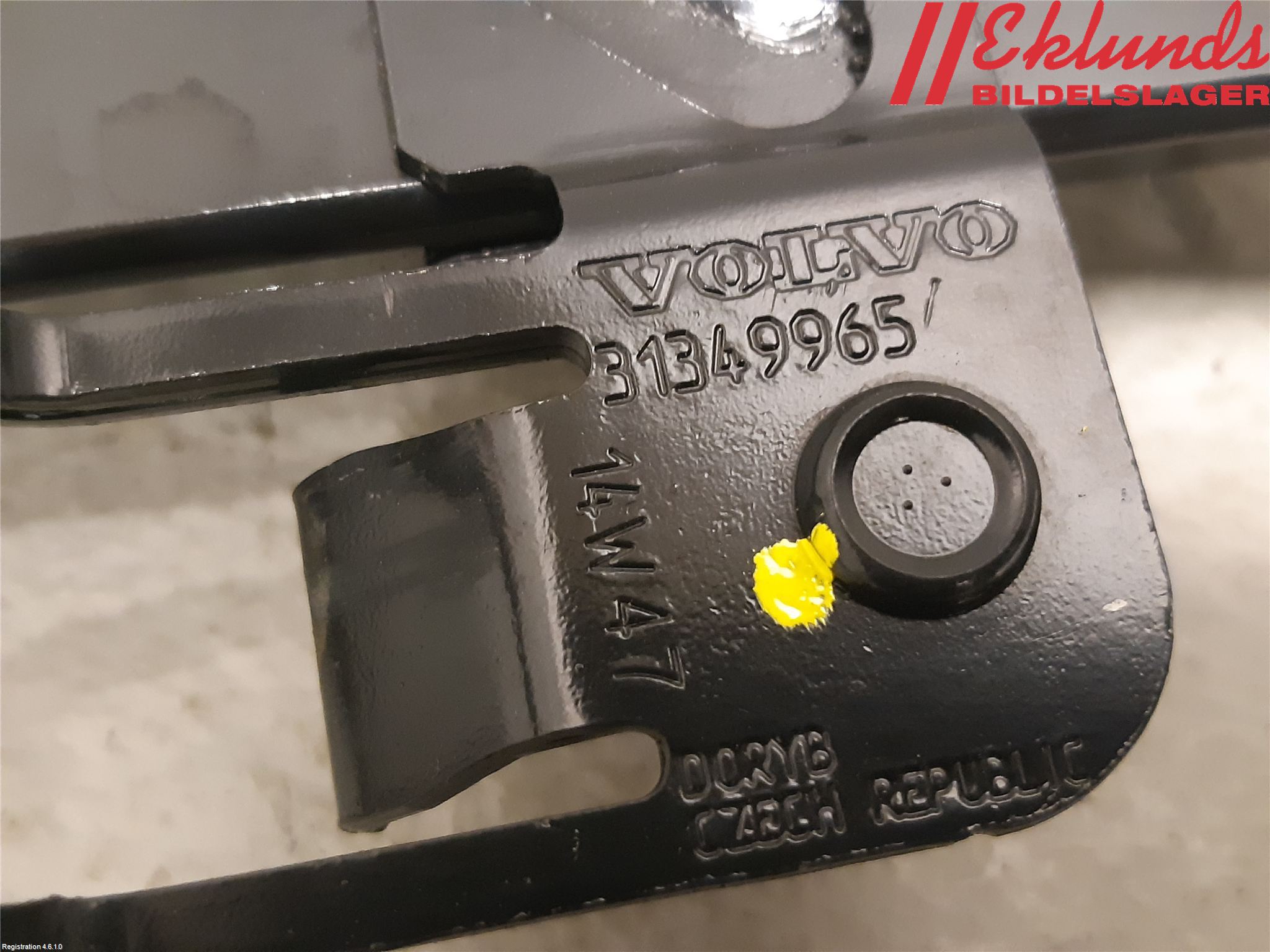 Volvo V40 12-19 Fjäderbensstag