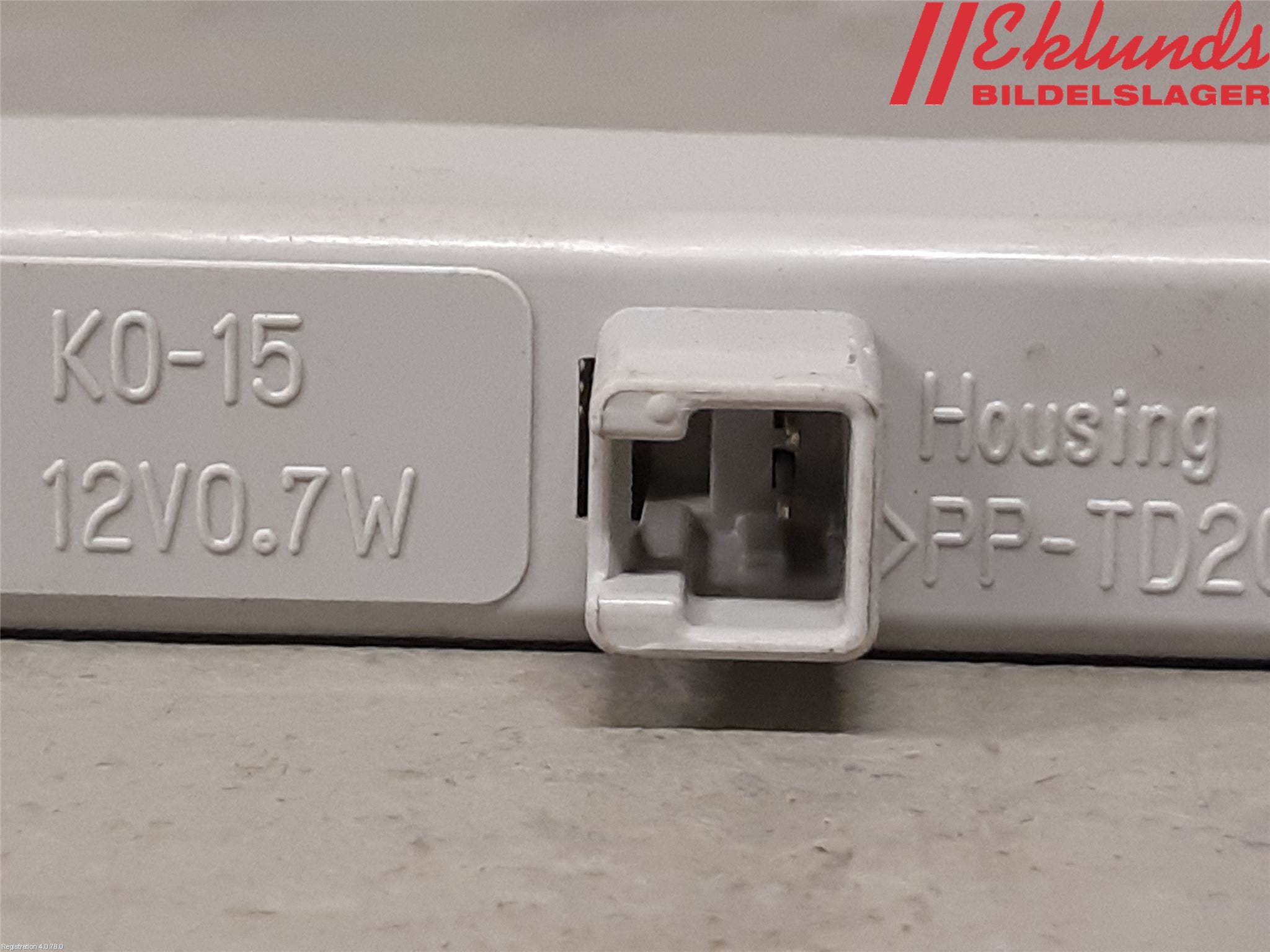 Toyota YARIS XP21 20- Bromsljus Bakruta