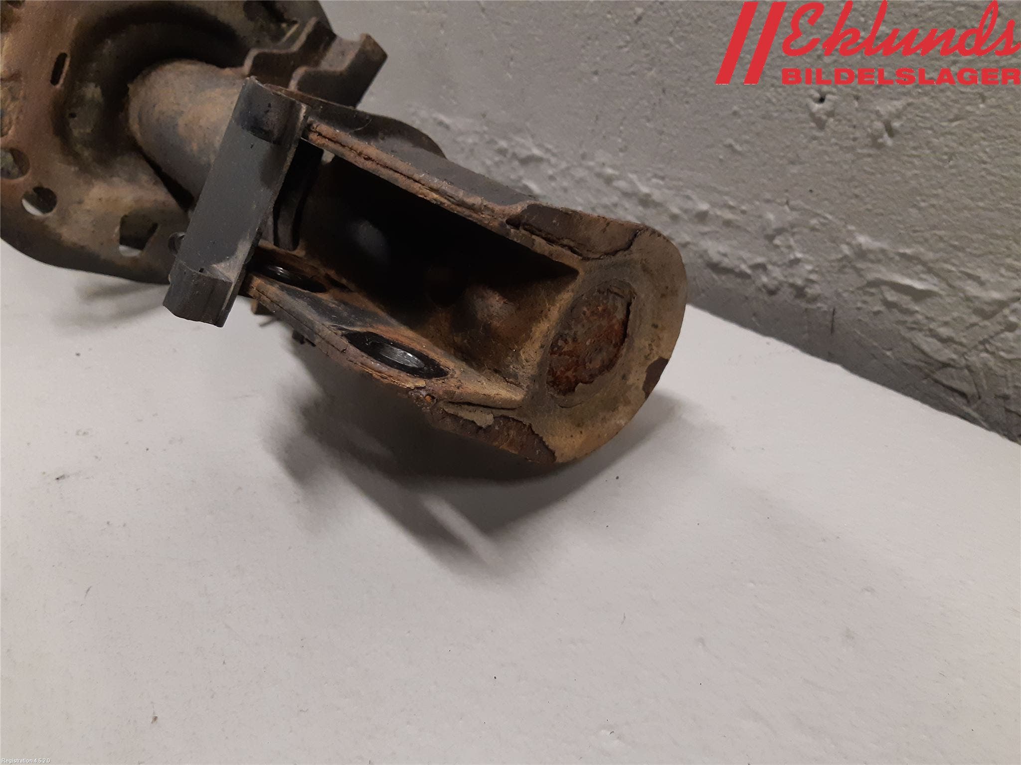 Mercedes-Benz MB E-KLASS (W212) 09-16 Fjäderben Fram Vänster