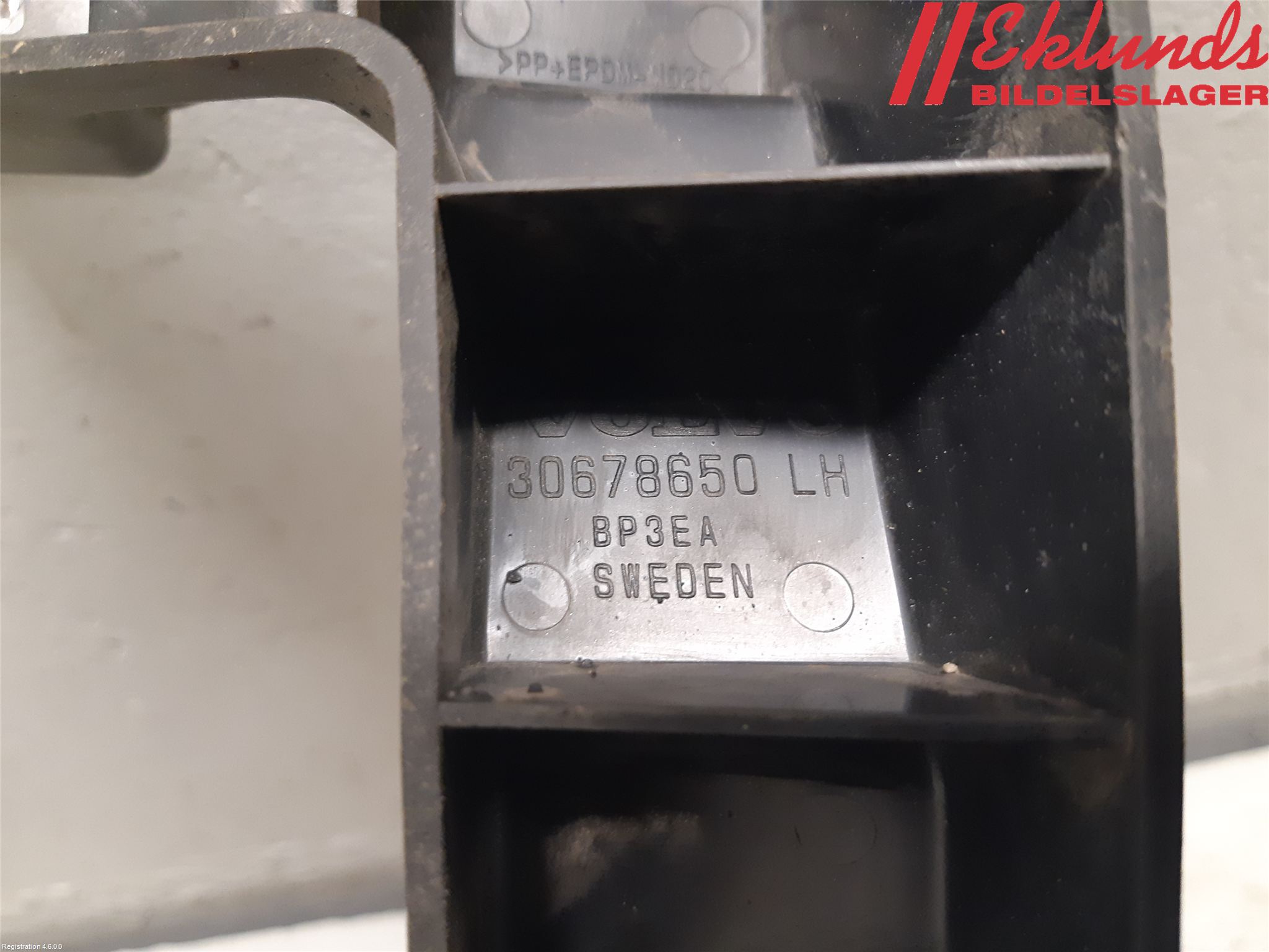 Volvo V70 08-13 Stötfångarfäste Bak Vä