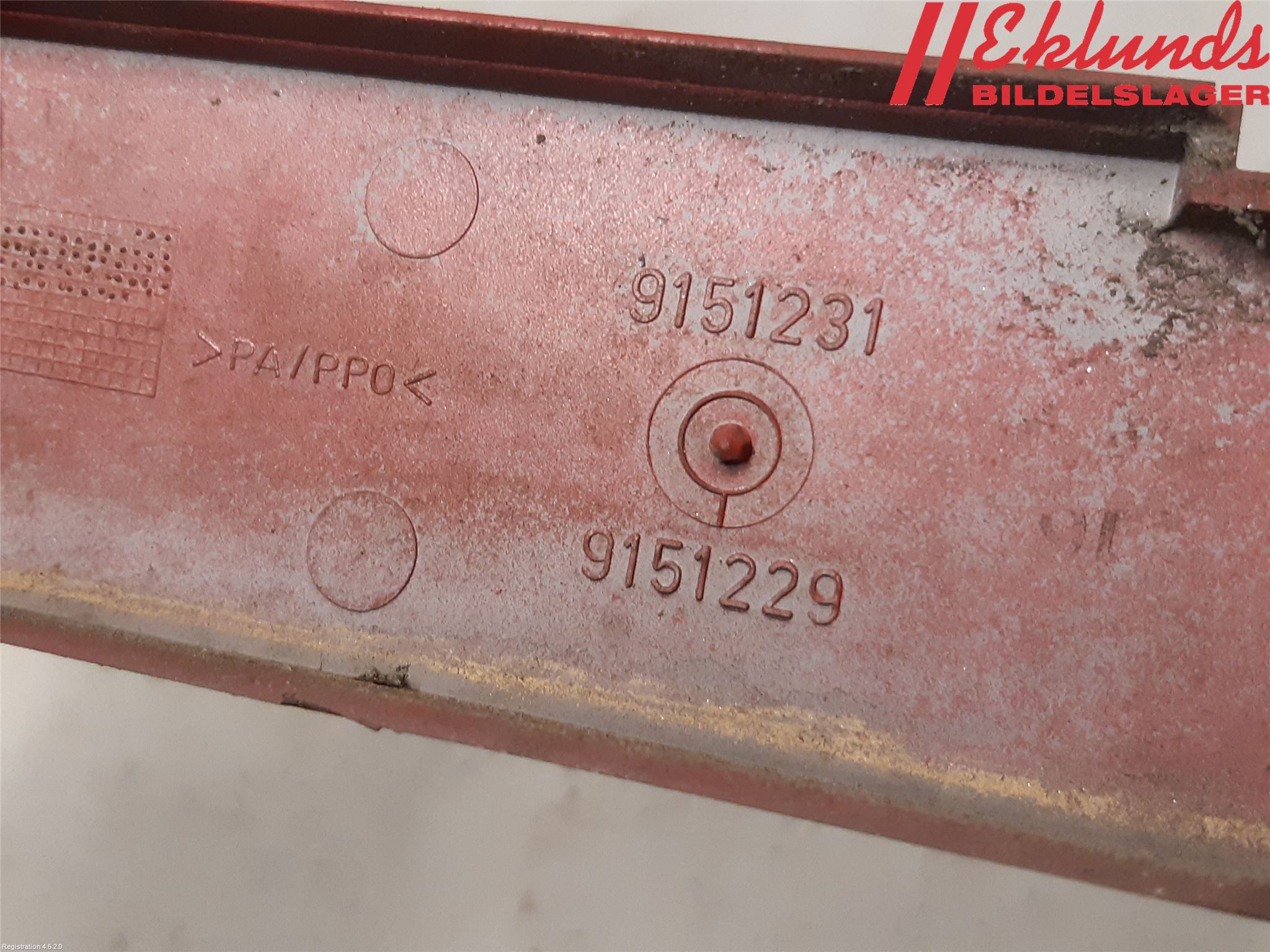 Volvo 850 91-97 Strålkastarsarg Höger