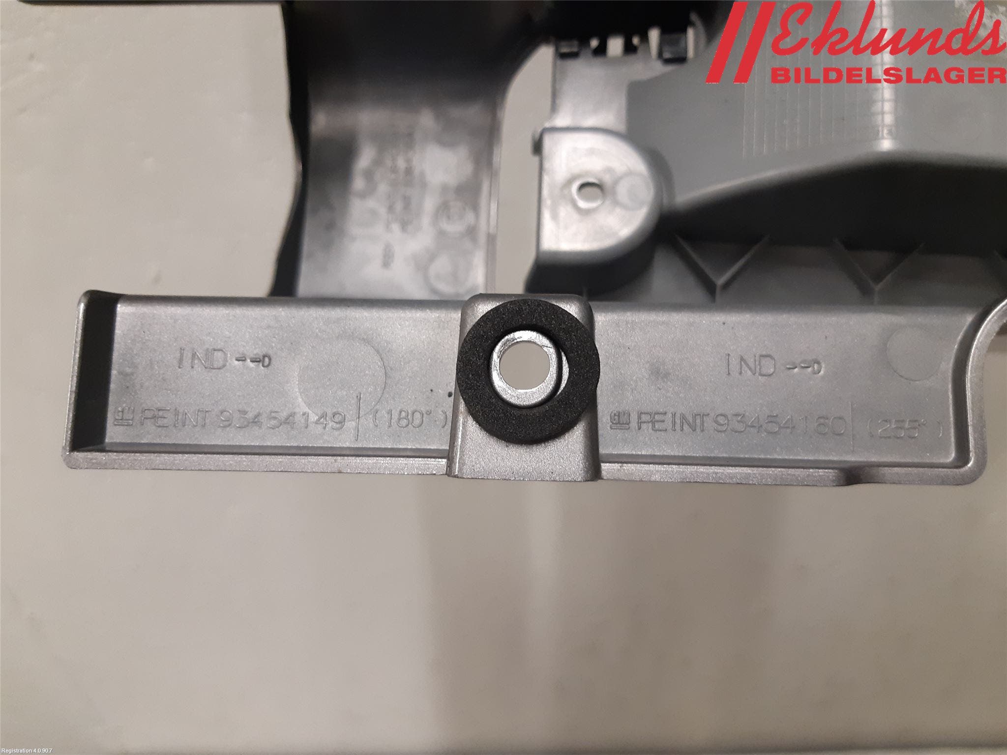 Opel VIVARO 15-19 Bakljussarg