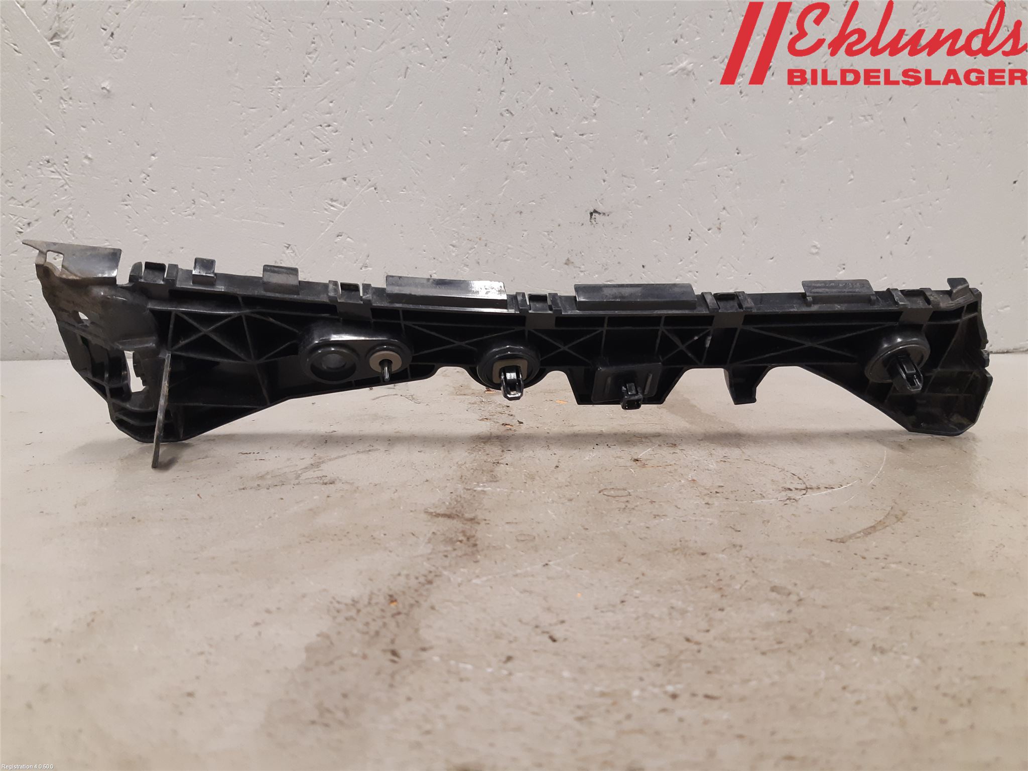 Mazda 3 III 14-19 Stötfångarfäste Bak Hö