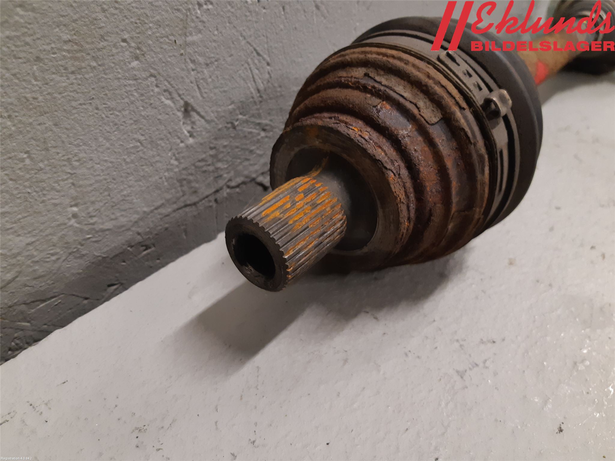 Volkswagen VW PASSAT 11-14 Drivaxel Fram Vänster
