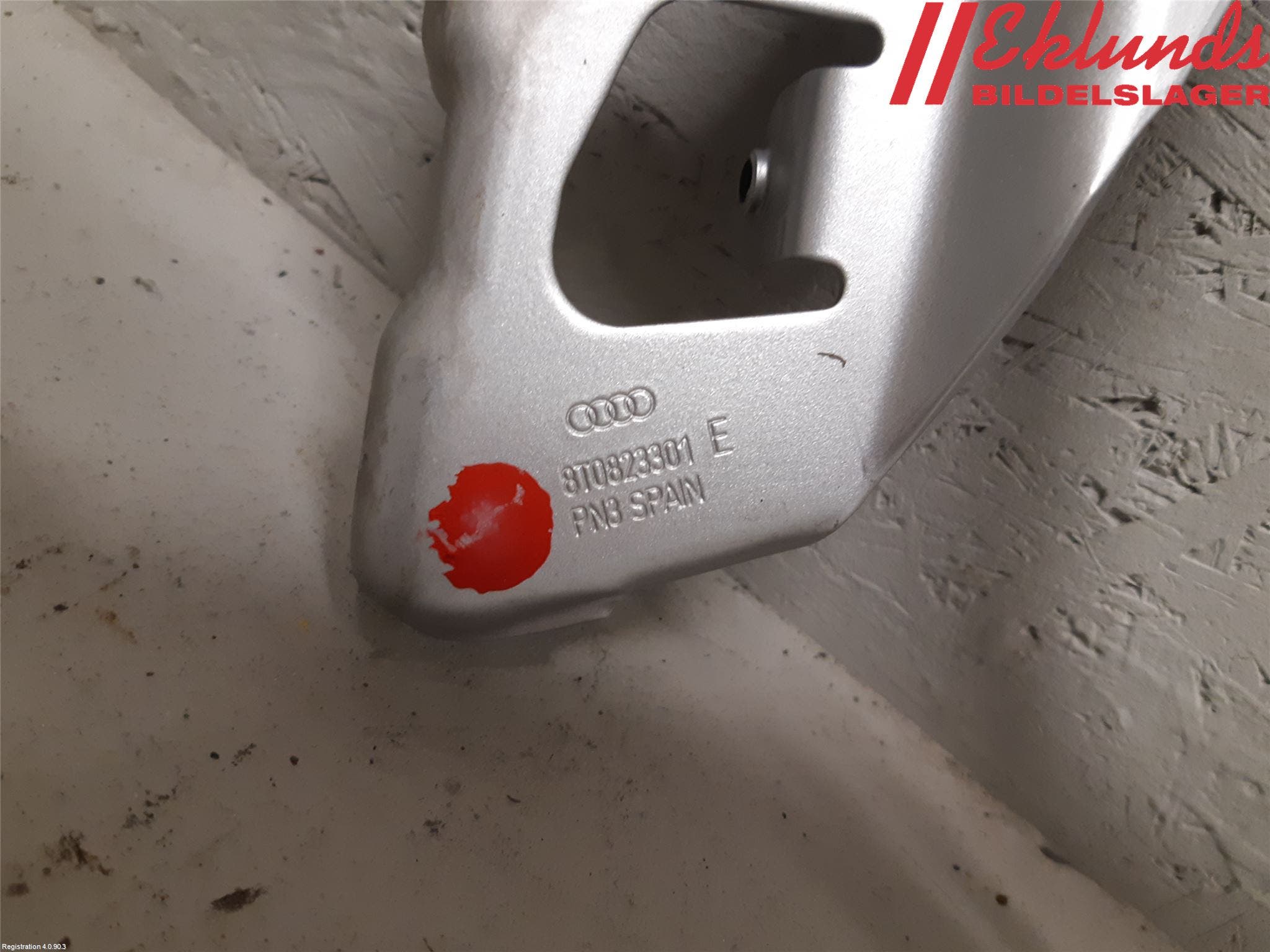 Audi A5 07-16 Huvgångjärn