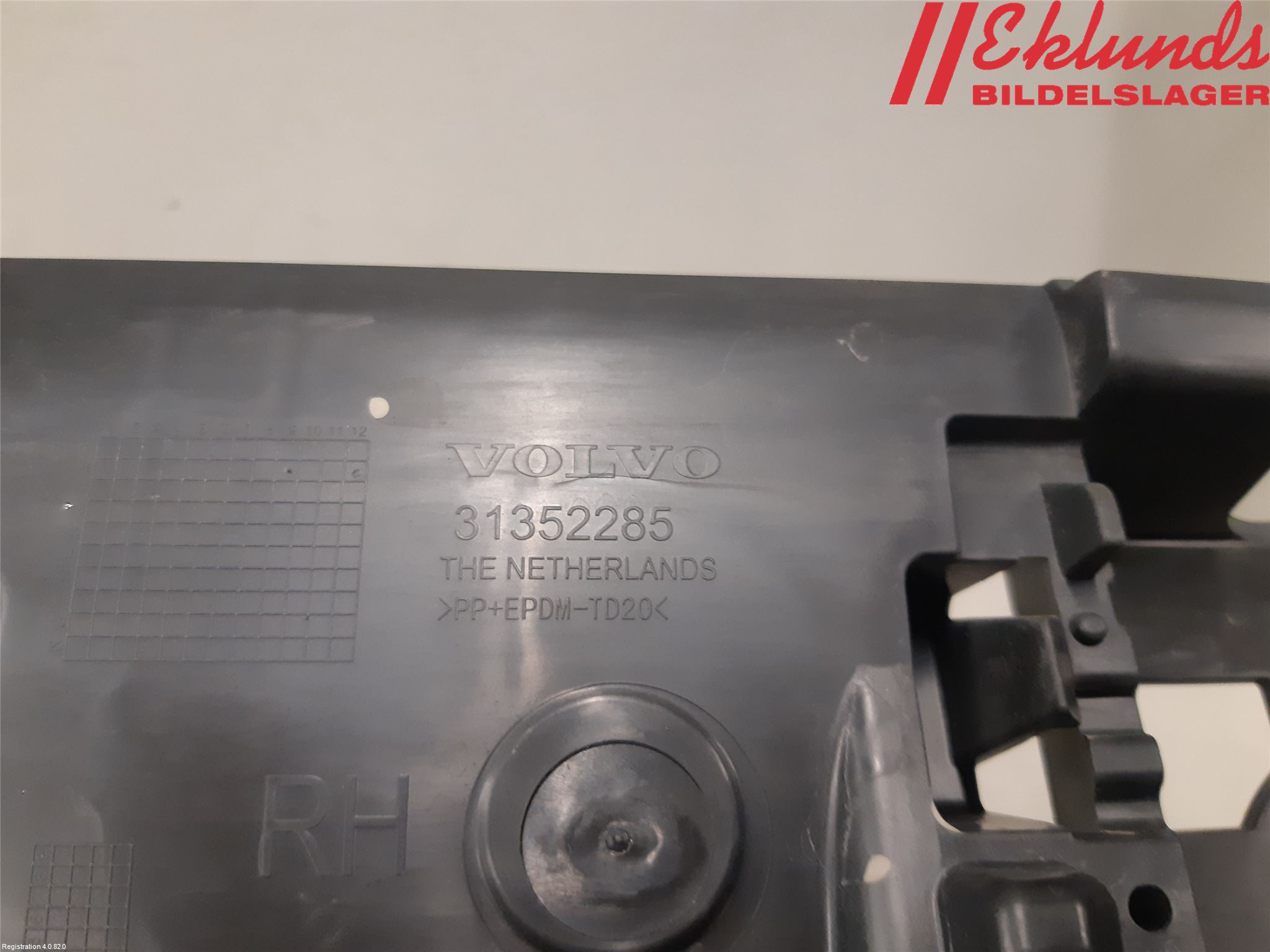 Volvo V60 14-18 Stötfångarfäste Bak Hö