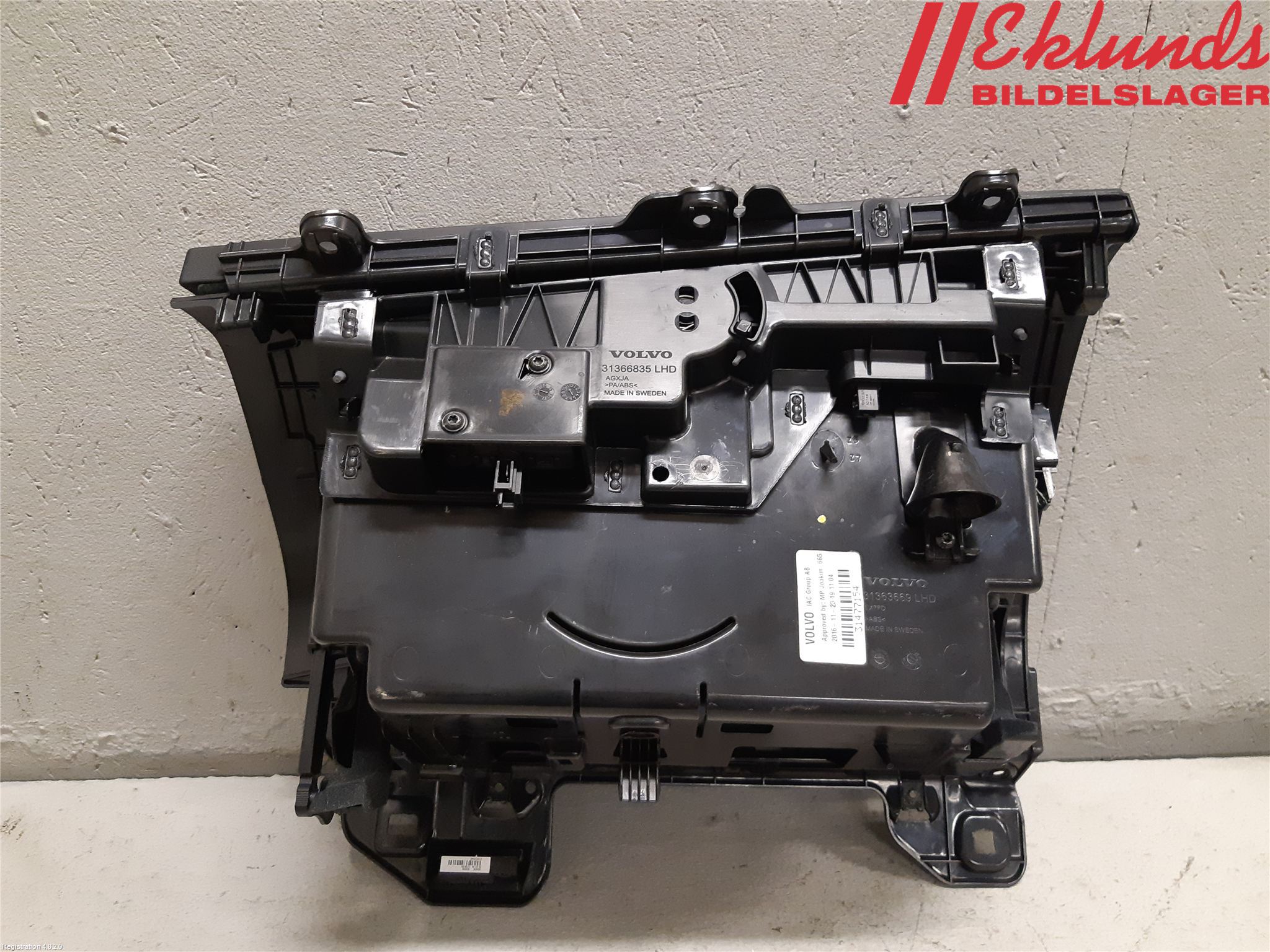 Volvo XC90/RECHARGE 16- Handskfacklucka