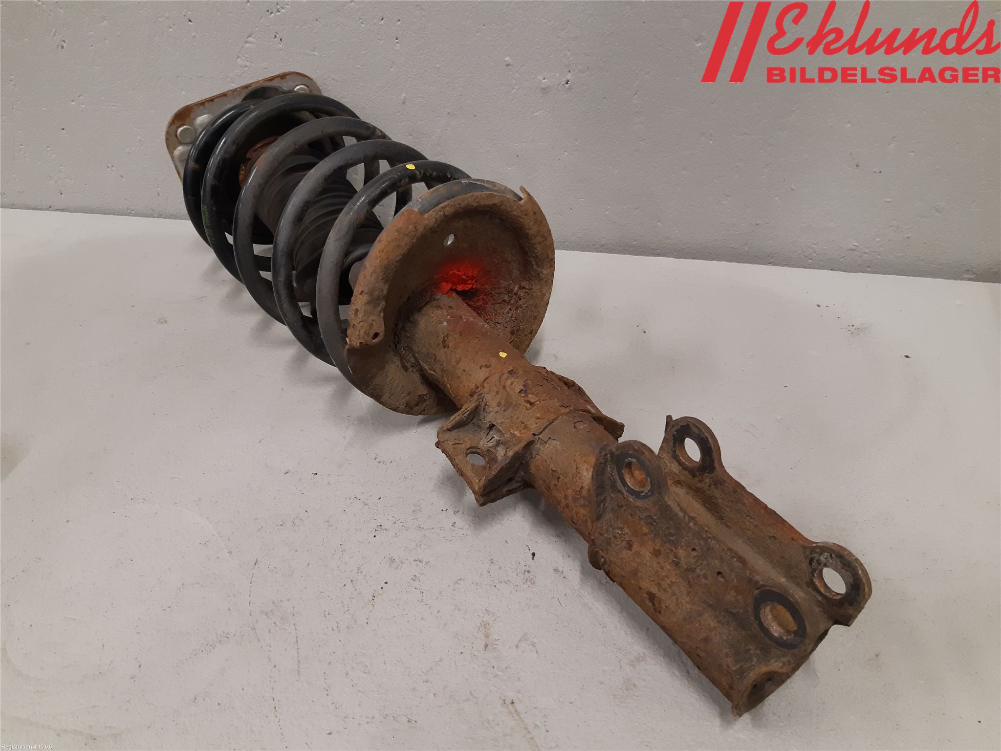 Volvo XC70 01-04 Fjäderben Fram Vänster