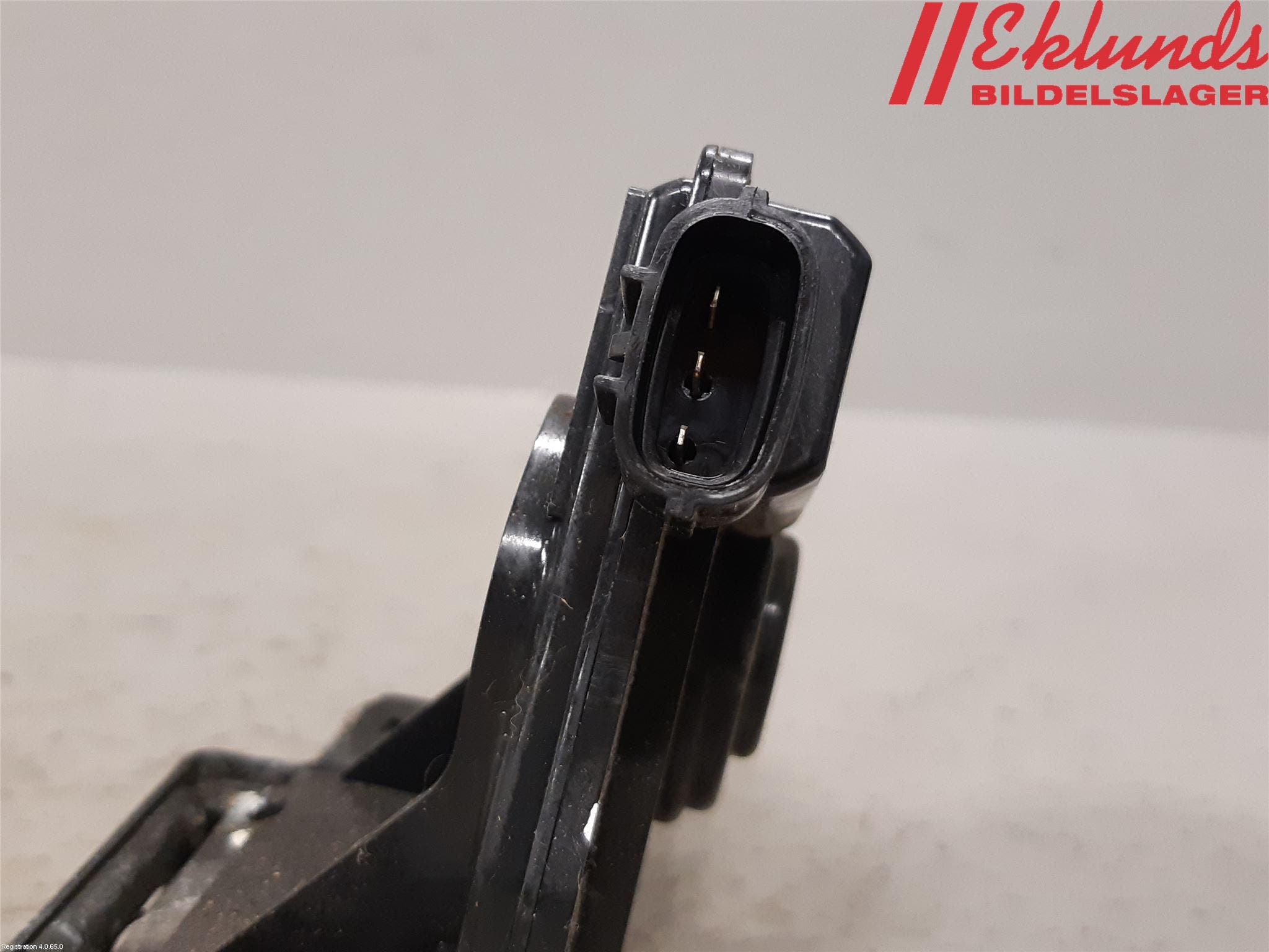 Toyota AVENSIS 09-15 Låskista Baklucka