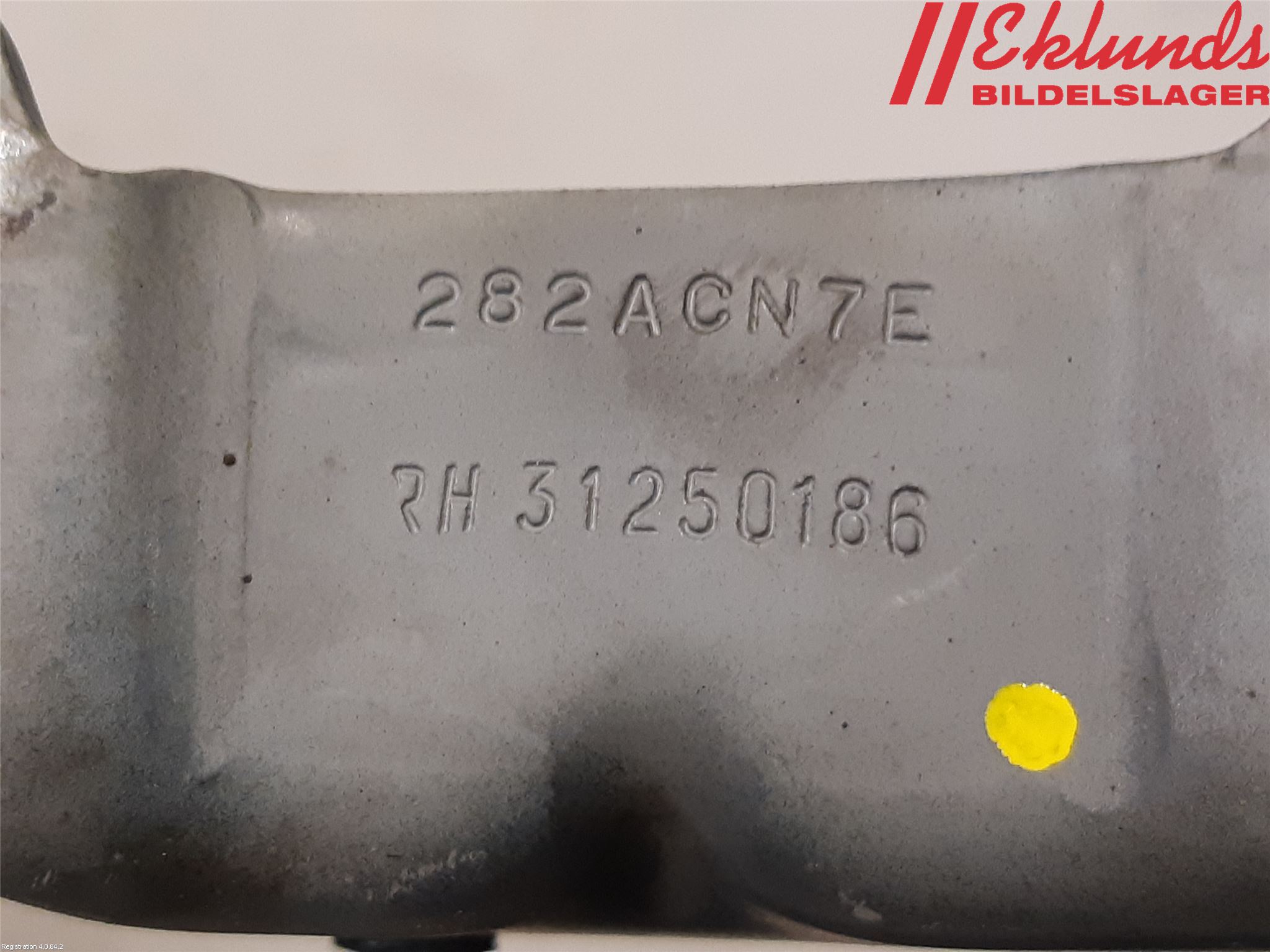 Volvo V70 08-13 Huvgångjärn