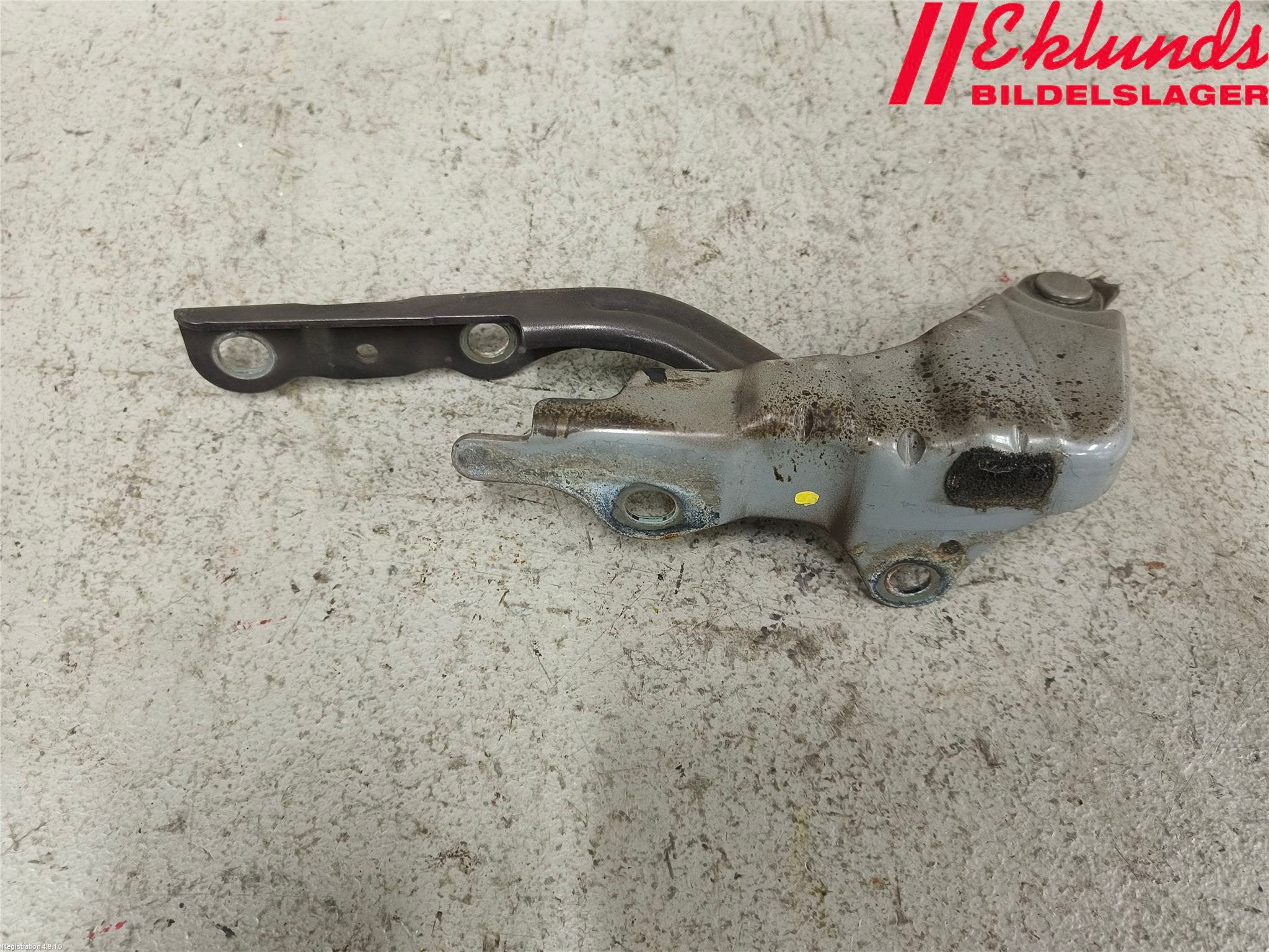 Kia CEED 12-18 Huvgångjärn