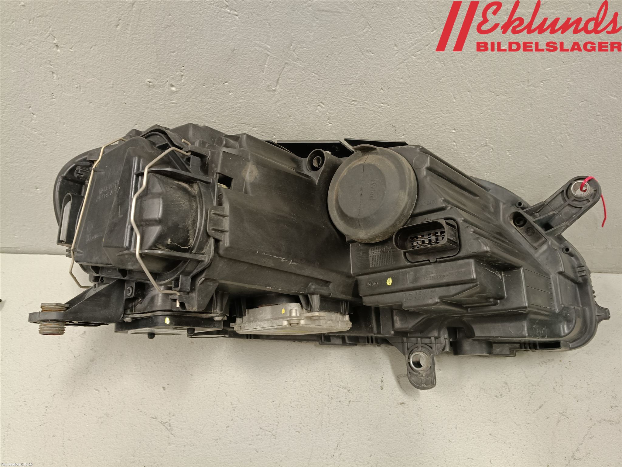 Volkswagen VW PASSAT 11-14 Strålkastare Vänster
