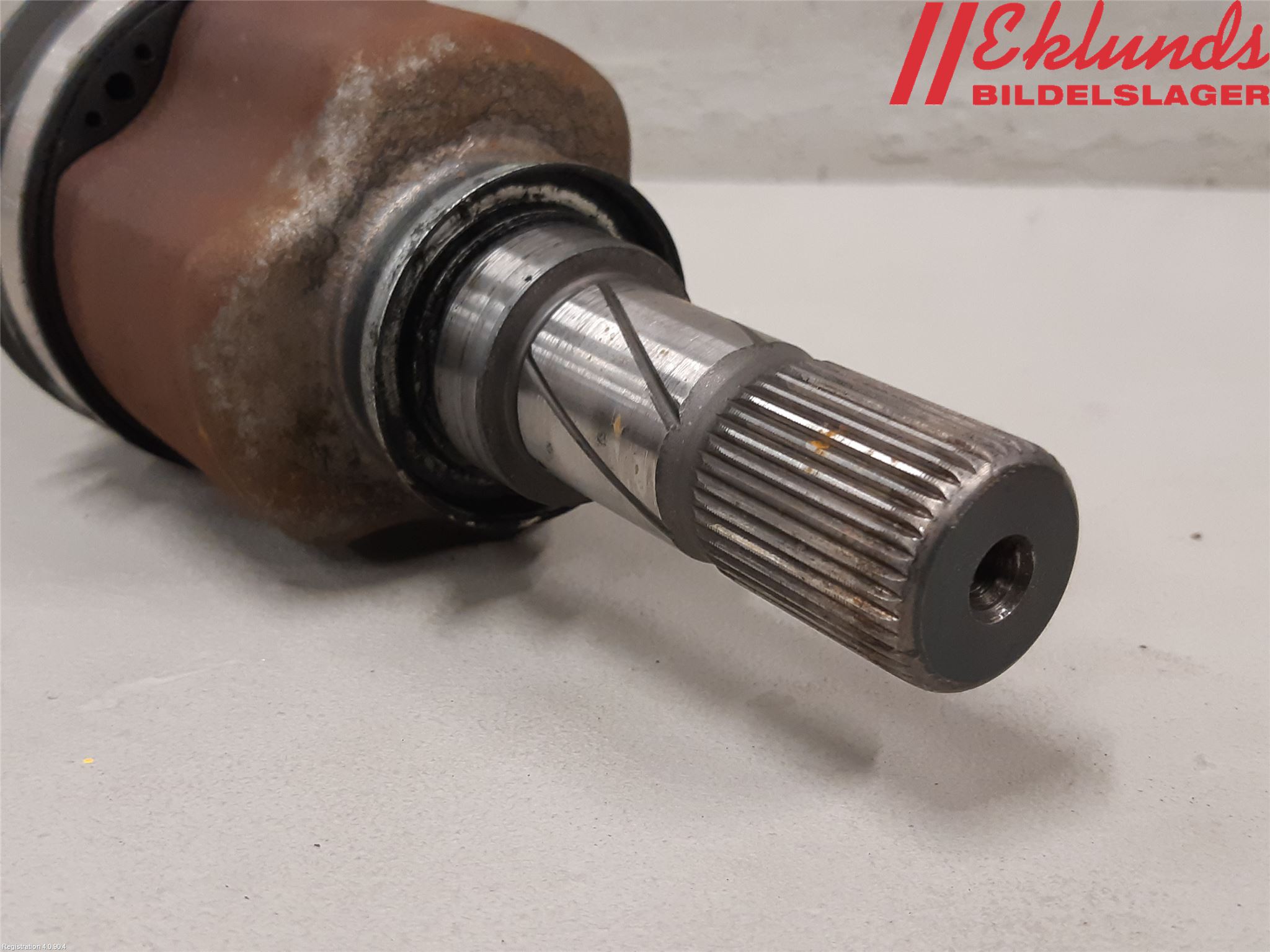 Nissan NV400 12-24 Drivaxel Fram Vänster