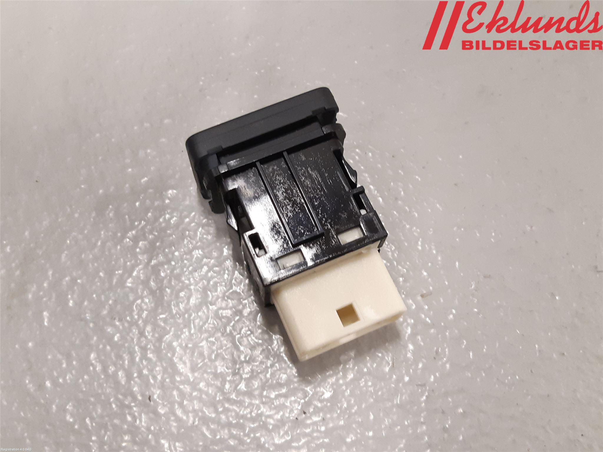 Mitsubishi OUTLANDER 13-21 Strömställare Övrigt