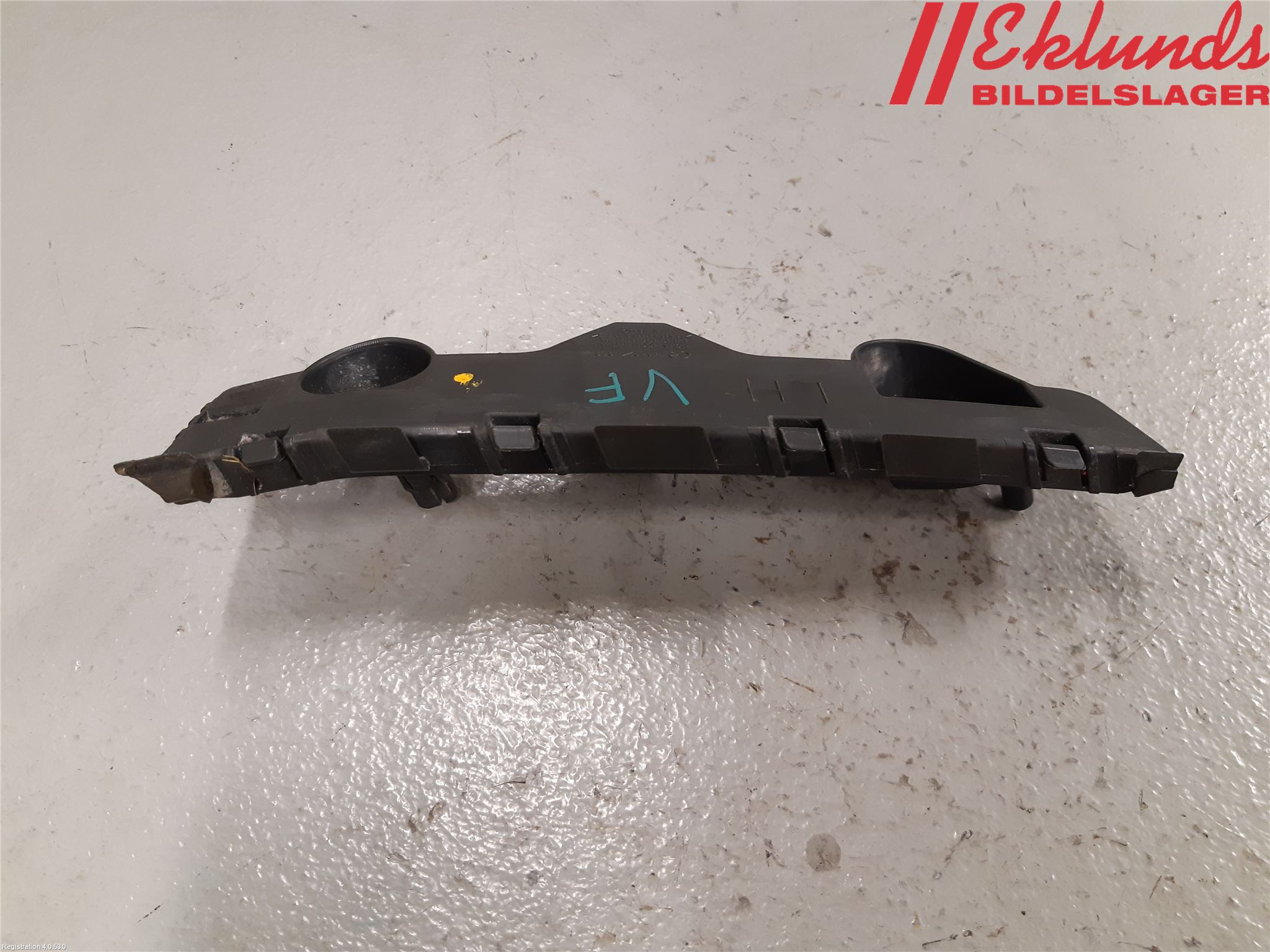 Mazda 2 (DE) 08-15 Stötfsidostycke Mellanlägg