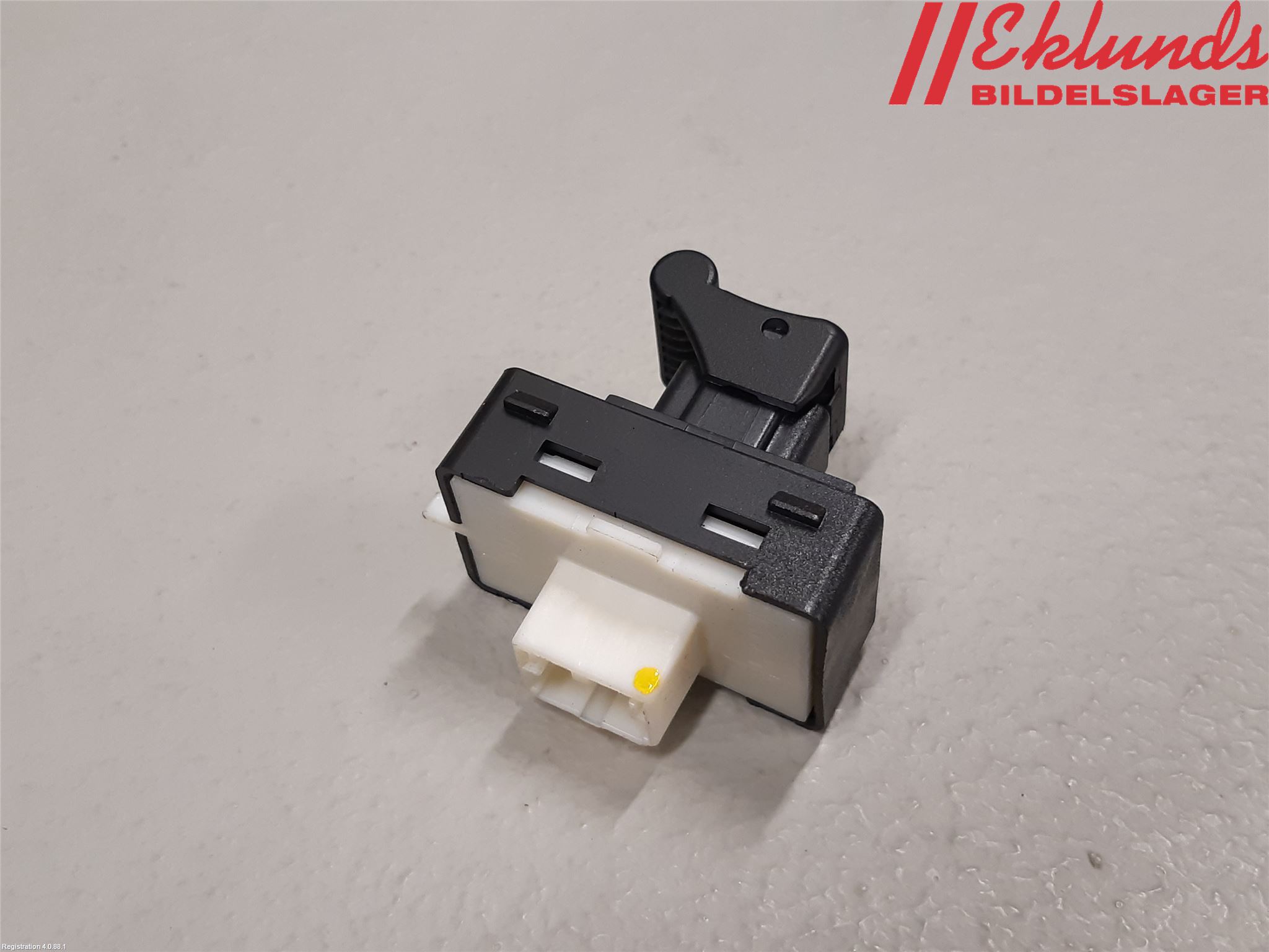 Fiat 500X 15- Strömställare Elhiss