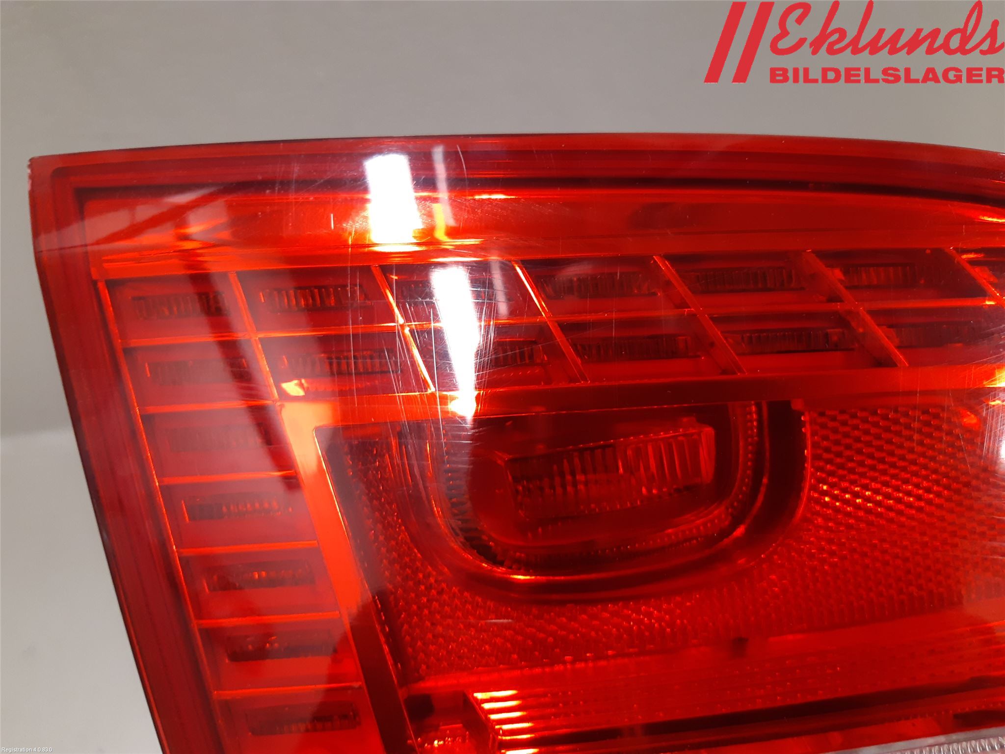Volkswagen VW PASSAT 11-14 Bakljus Lucka Vä