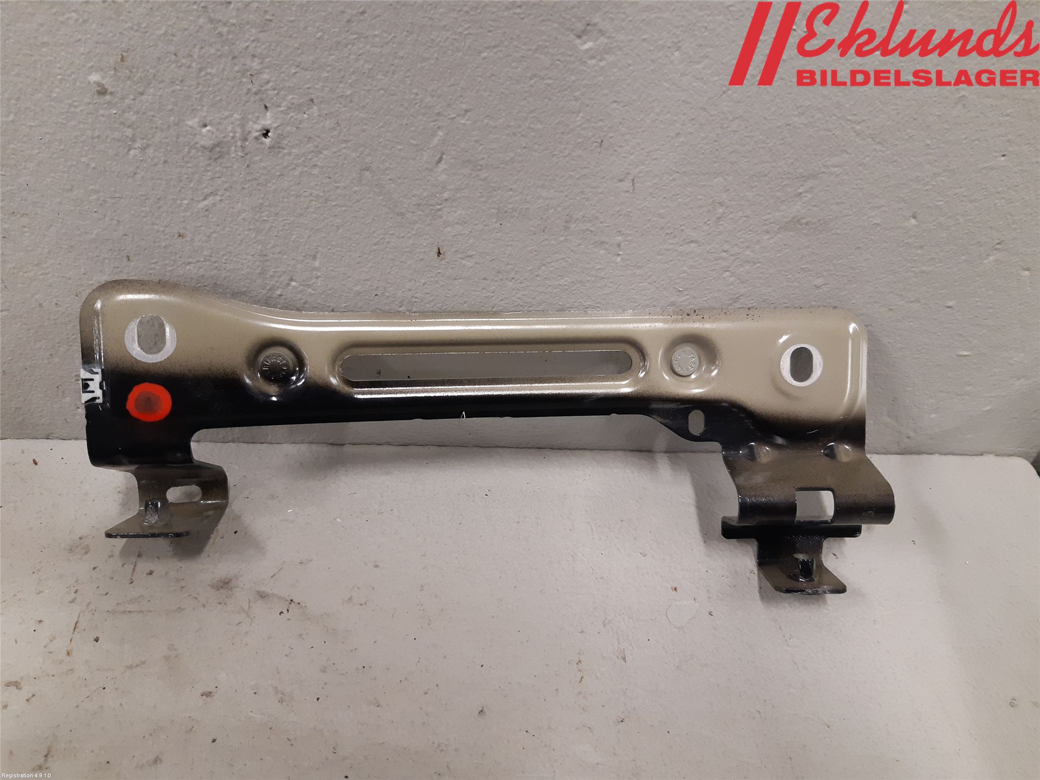 Audi Q7/SQ7 Skärmfäste Fram Vä