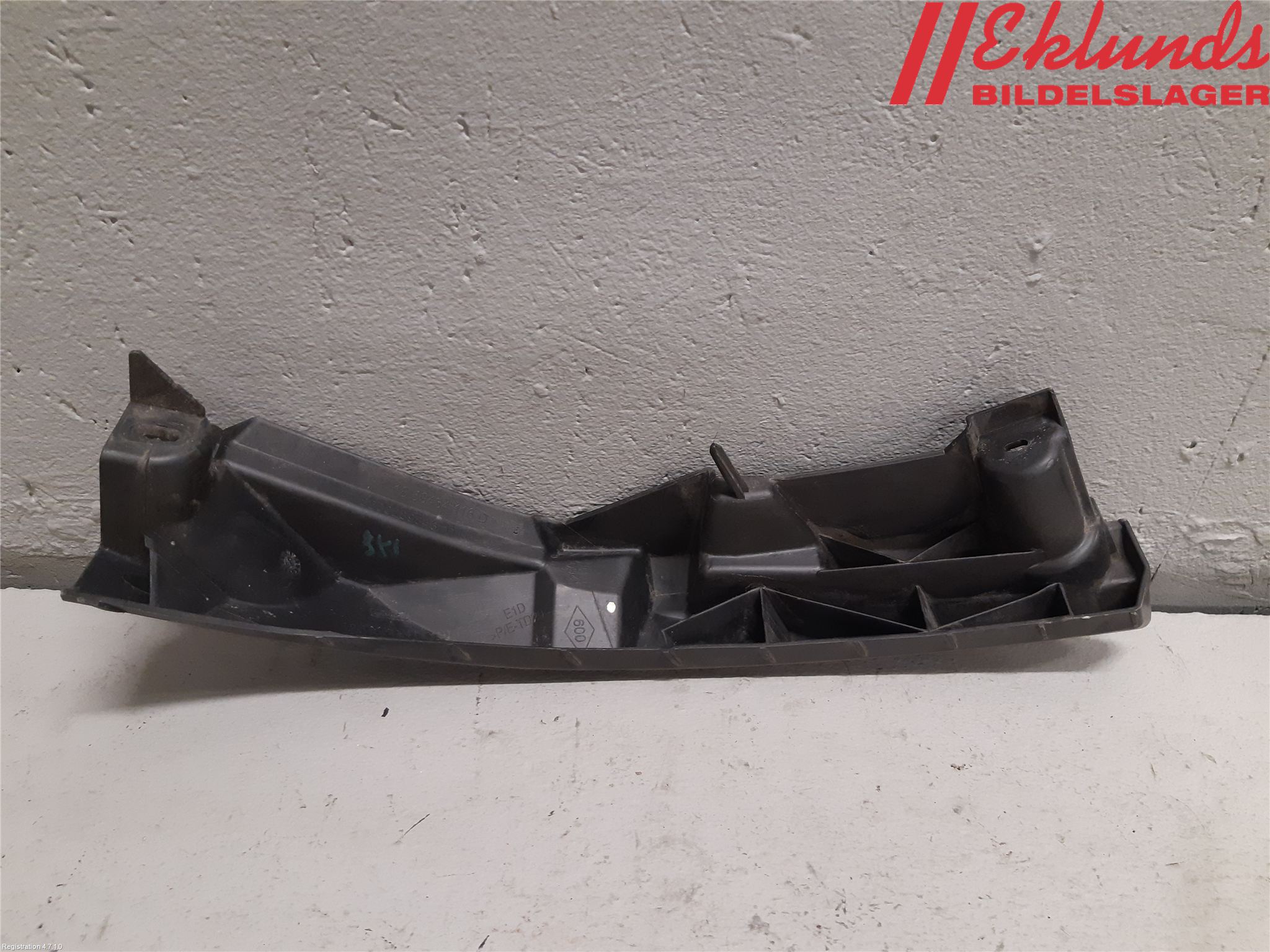 Renault CLIO III  06-09 Stötfångarfäste Fram Hö